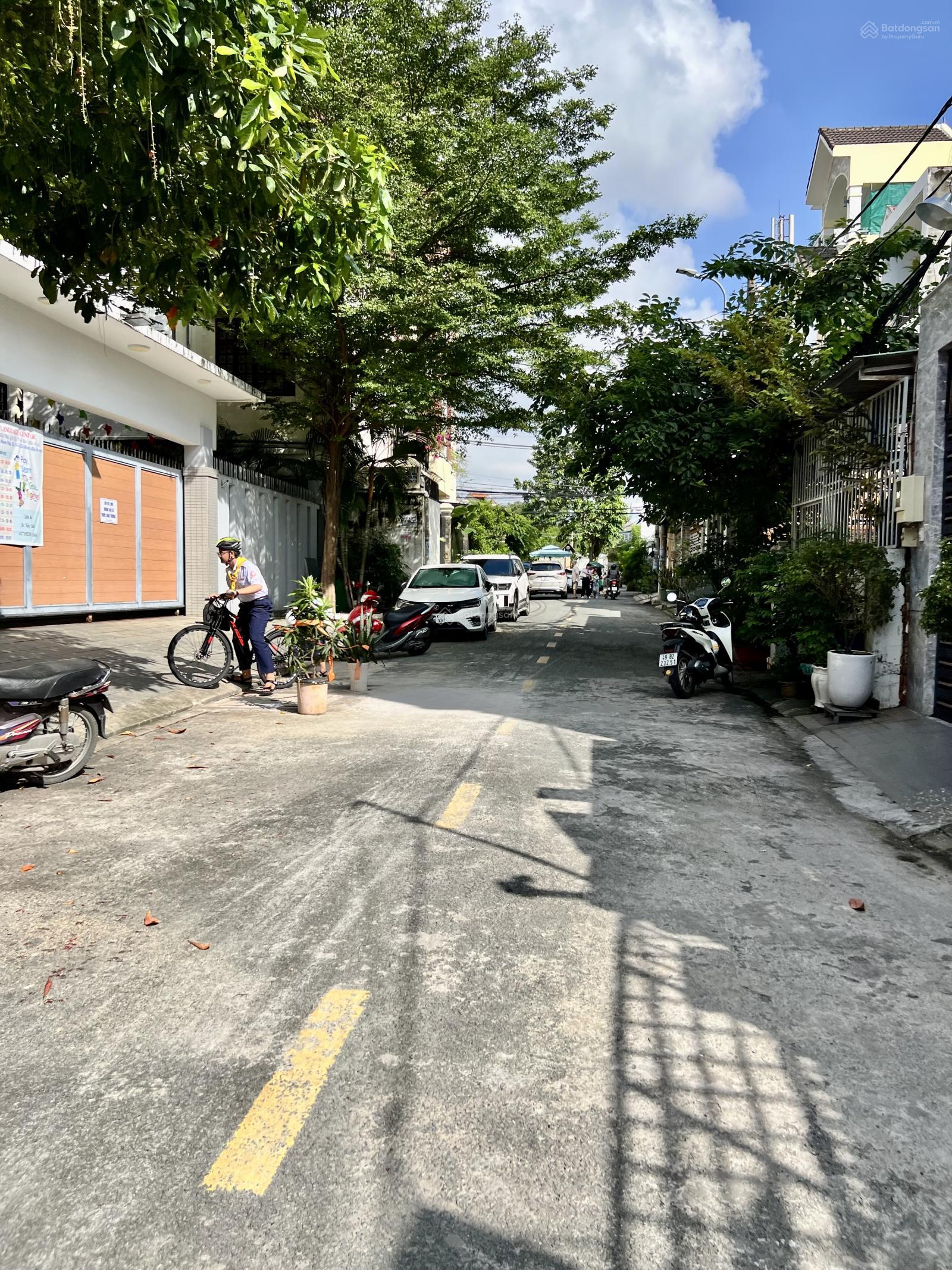 BÁN NHÀ KHU KIẾN THIẾT - HIỆP PHÚ - QUẬN 9 - SÁT ĐƯỜNG DÂN CHỦ - NHÀ CẤP 4 - 98M - GIÁ CHỈ 6,95T