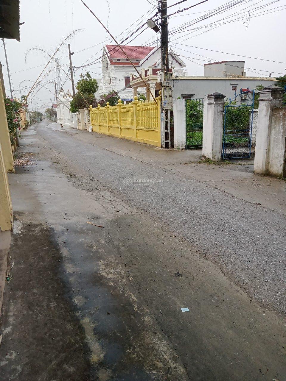 Bán đất thổ cư xã Hải Triều, huyện Hải Hậu, ngang 12m, dt 500m2, đường rộng ô tô tránh nhau