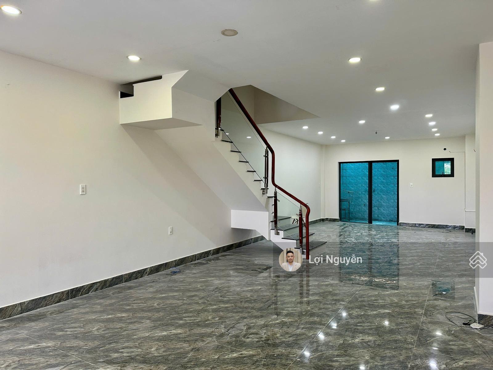 Nhà nguyên căn 5x22m hầm 4 tầng nhà mới 100%, có 5PN 5WC, full máy lạnh, có hầm xe. Giá chỉ 28tr/th