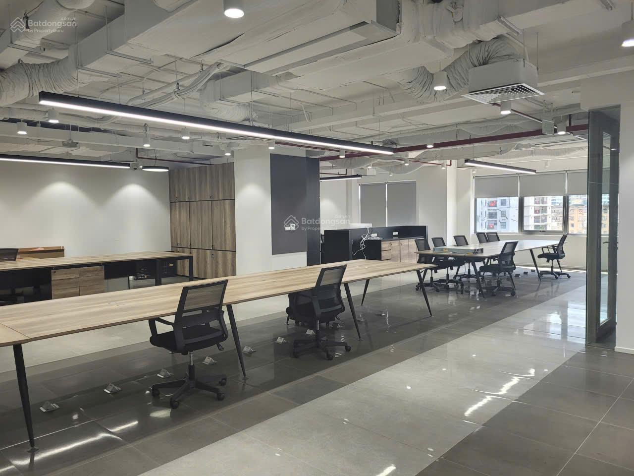 CĐT cho thuê Diamond Lê Văn Lương 200m2 có cắt 80m2, 100m2, 150m2 có thể lấy nội thất làm việc