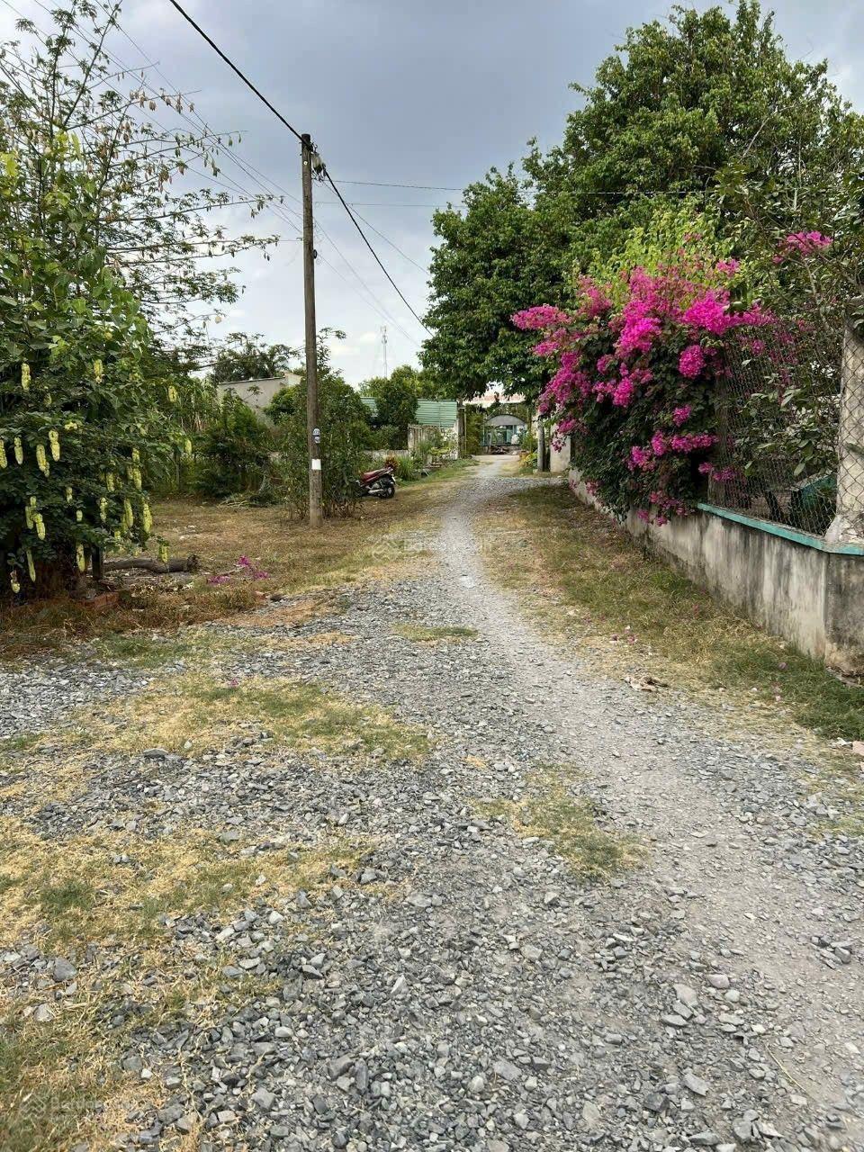 Bán đất xã Tân Thông Hội, DT=16x47=769m2, có 300m2 thổ cư, gần cầu An Sương, giá chỉ 6,2 tỷ