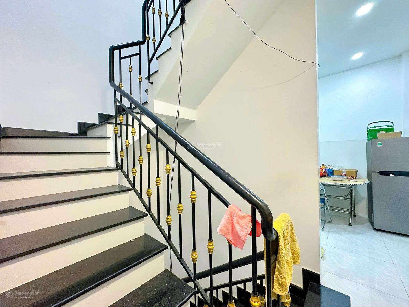 - Nhà 4 lầu Khu Cư Xá Ngân Hàng Quận 7 - trục kinh doanh mua bán