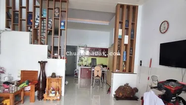 Bán nhà trệt lầu xây ở đường thông DT 100 m2 ngang 5m thổ cư 100%, gần đường Phạm Ngũ Lão
