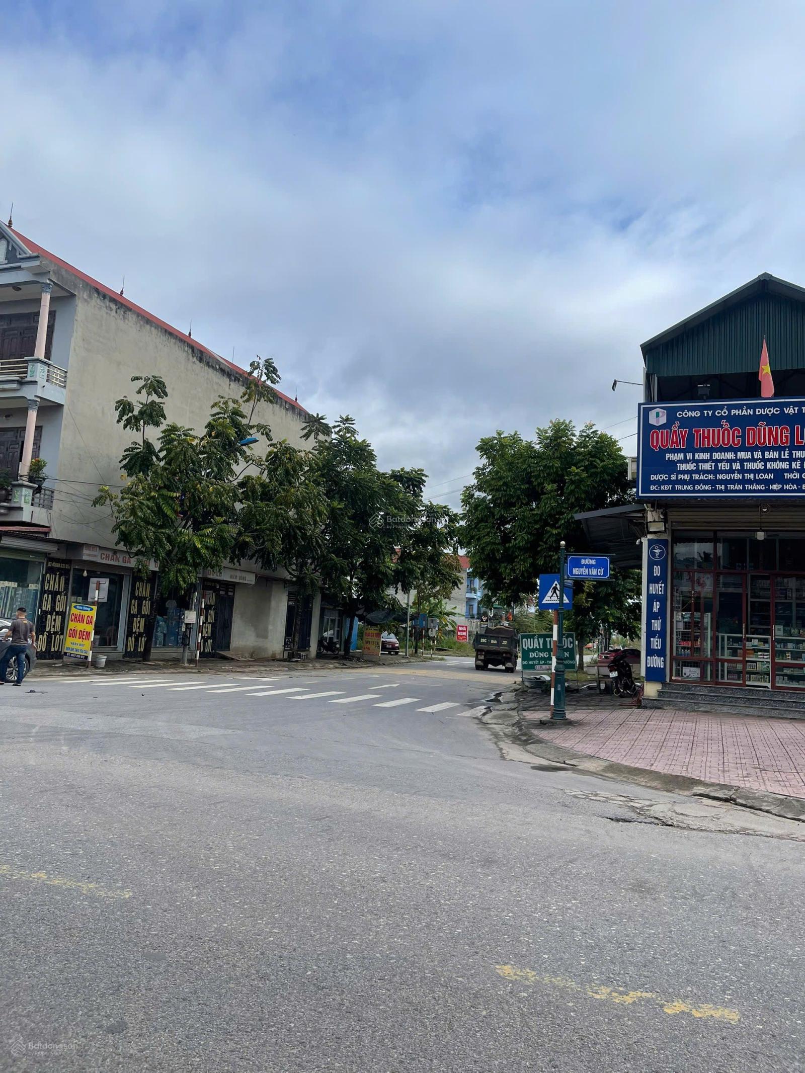 Bán gấp lô áp góc mặt TL296 Nguyễn Văn Cừ thị trấn Thắng, Hiệp Hòa 90m2 giá 4,550 tỷ