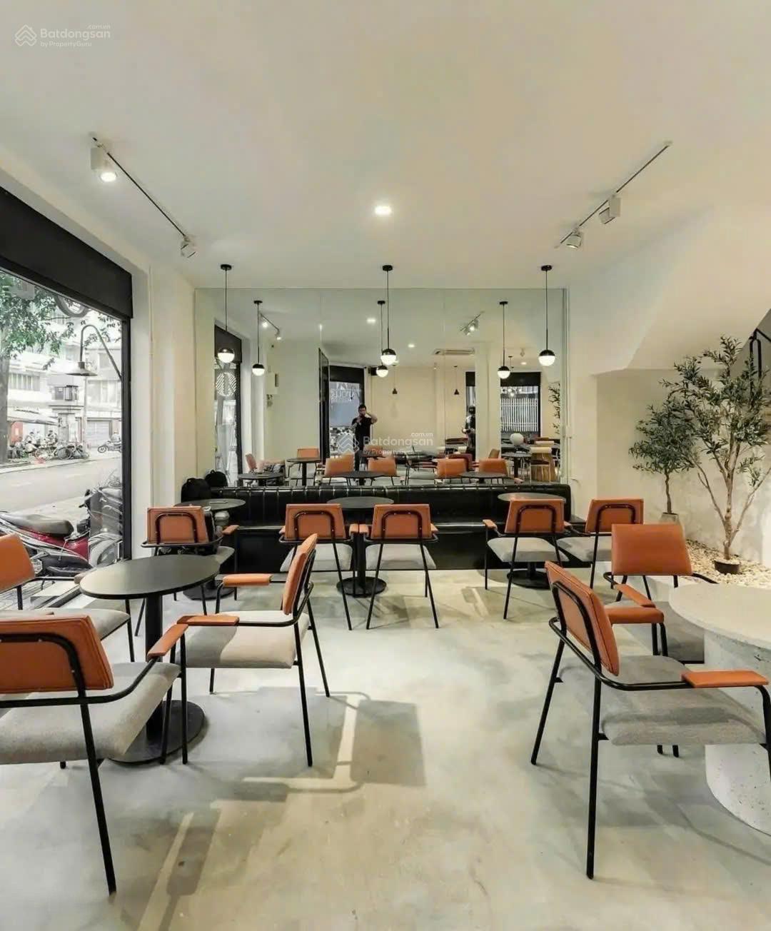 Cho thuê mặt căn góc Nguyễn Tri Phương sầm uất ngay Đại học Kinh tế UEH Cho thuê mặt căn góc Nguyễn Tri Phương sầm uất ngay Đại học Kinh tế UEH