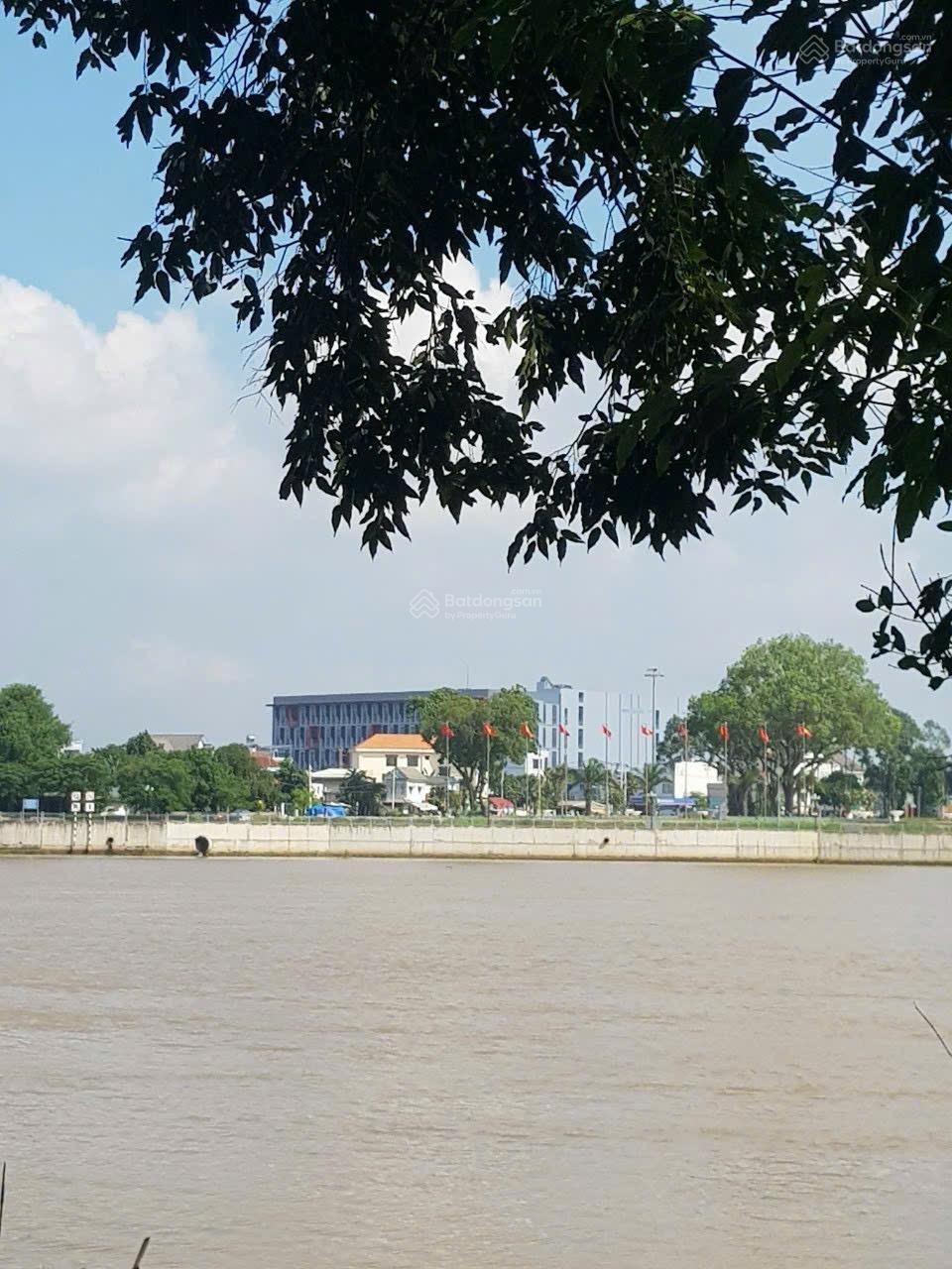 Bán đất 2500m2 300m2 đất thổ cư trước đất là view sông cách Hương Lộ 15 50m giá 8,6 tỷ. 0794 290 *** Bán đất 2500m2 300m2 đất thổ cư trước đất là view sông cách Hương Lộ 15 50m giá 8,6 tỷ. 0794 290 ***
