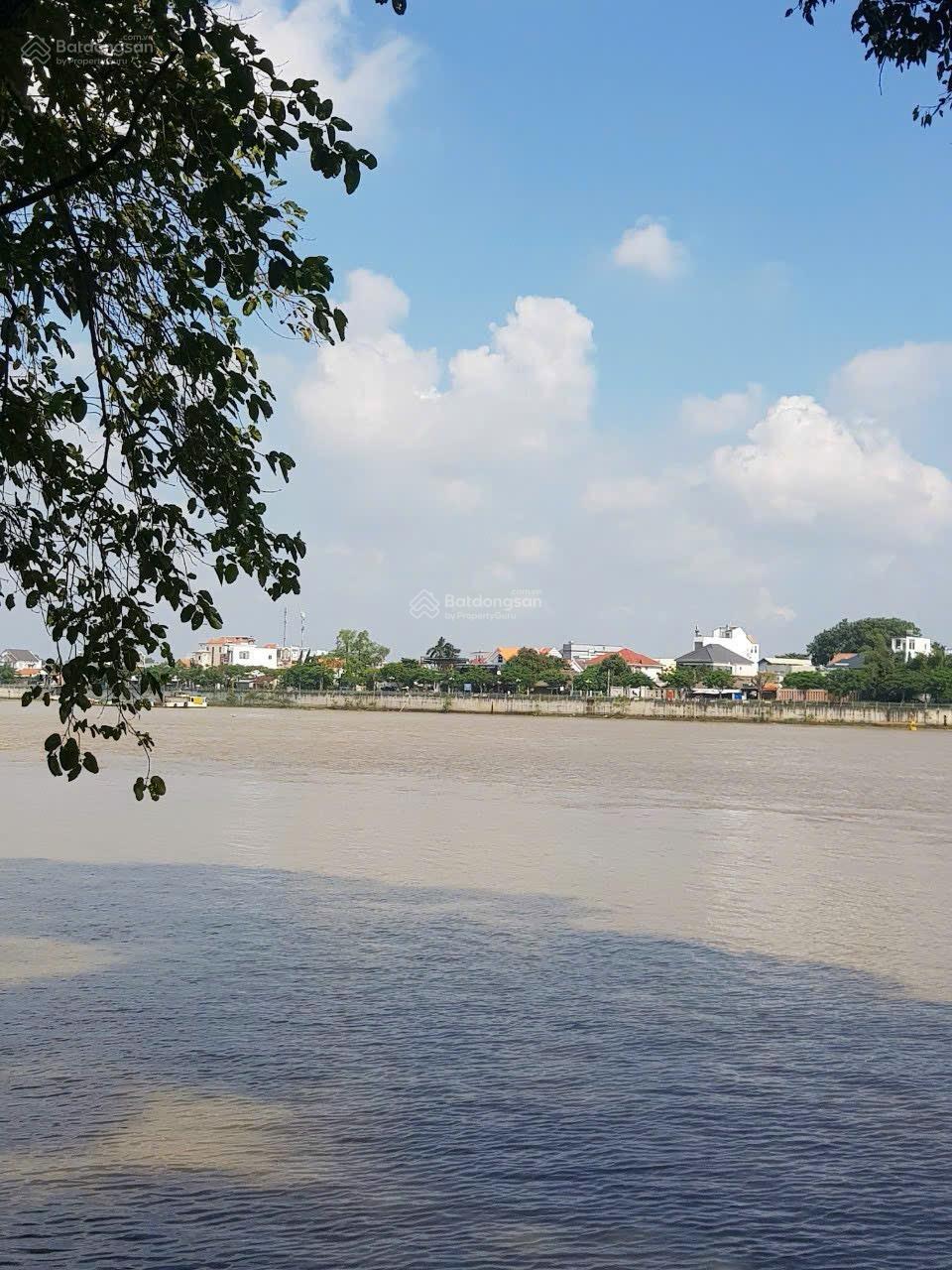 Bán đất 2500m2 300m2 đất thổ cư trước đất là view sông cách Hương Lộ 15 50m giá 8,6 tỷ. 0794 290 *** Bán đất 2500m2 300m2 đất thổ cư trước đất là view sông cách Hương Lộ 15 50m giá 8,6 tỷ. 0794 290 ***