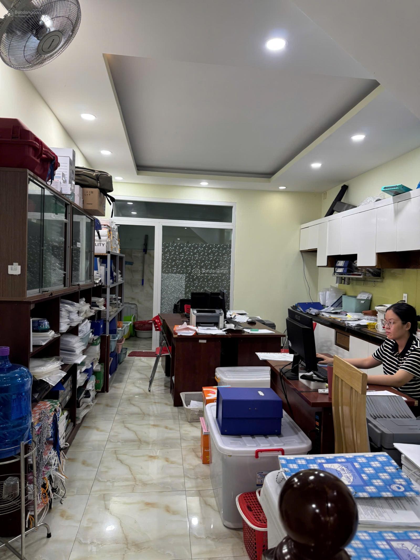 Hàng hiếm nhà sổ đỏ hoàn công KĐT Lê Hồng Phong 2 có 1 trệt 2 lầu 3 phòng ngủ ,4 wc diện tích 64 m