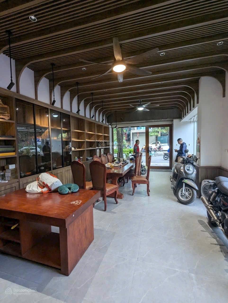 [Chính chủ] tôi cần bán nhà Mp, Lạc Long Quân, quận Tây Hồ, Dt 80 m, 6,5 tầng,Mt 5 m, lô góc, 48 Tỷ