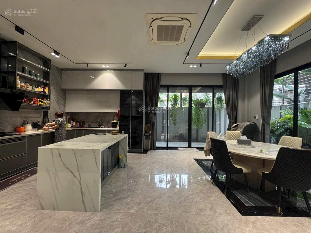 Biệt Thự Siêu Đẹp khu Him Lam Kênh Tẻ ,Tân Hưng TP.HCM dt 10x20 hầm 4 tầng thang máy giá 55 tỷ