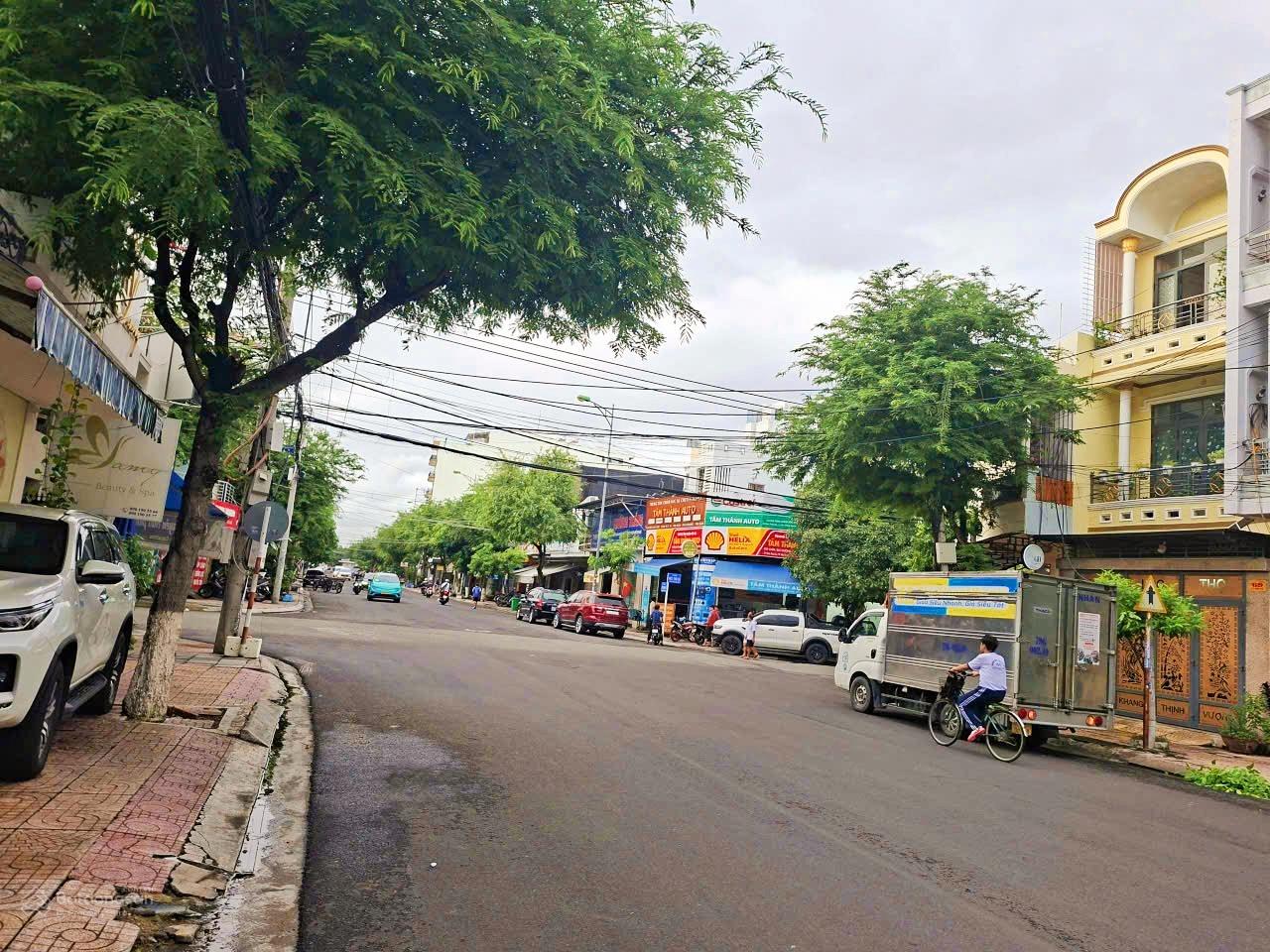 [ Nhà 3 tầng, Lý Nam Đế _ ngang 6m ] sát Khúc Thừa Dụ *  Giá: 14,6 tỷ.