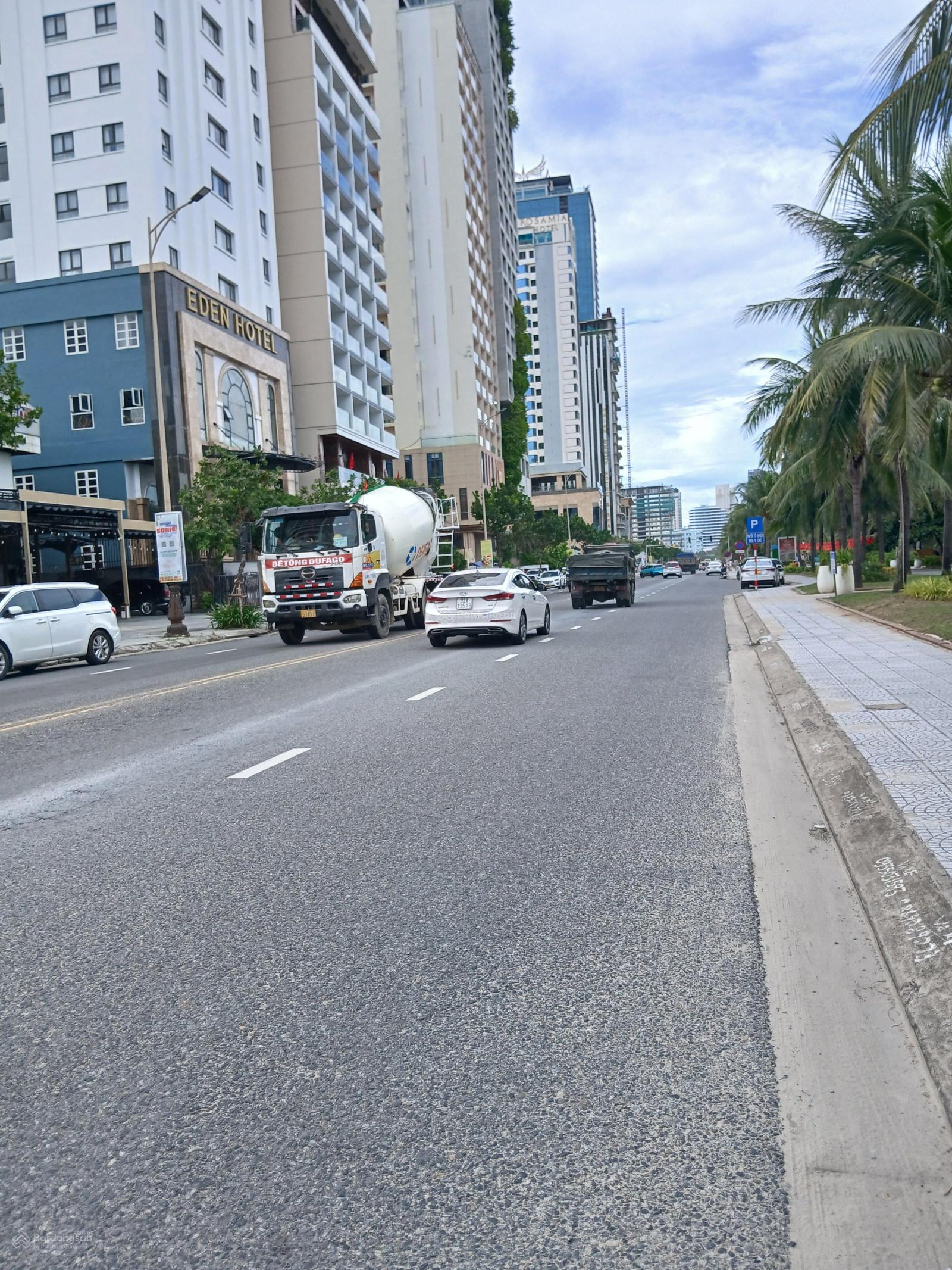 Cần bán gấp lô đất sát Phạm Văn Đồng 76m2 ngang 4m5 cách biển 500m giá 11ty5 tl