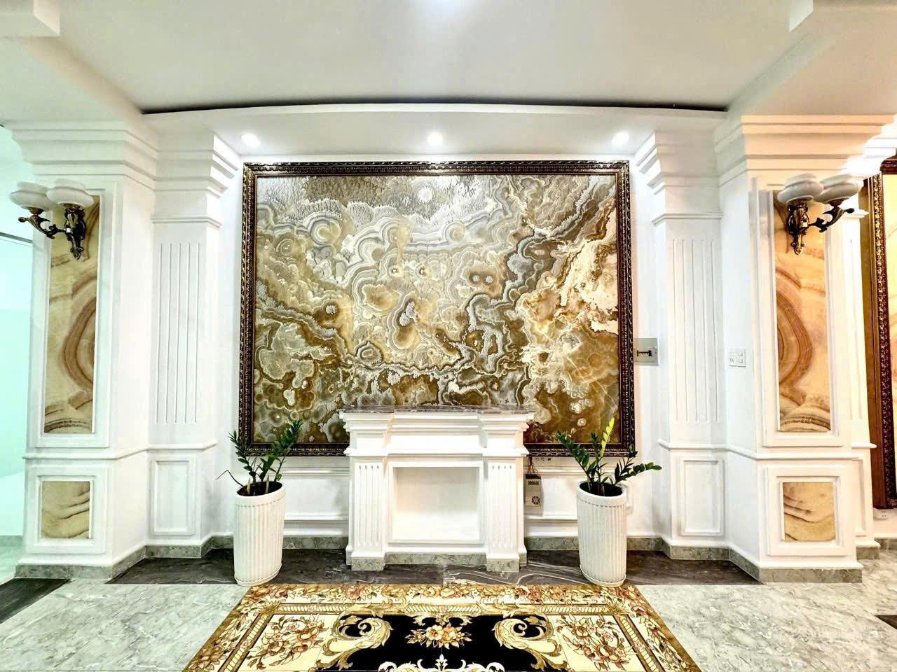 Căn nhà tâm huyết - ngay TTTM Emart Phan Văn Trị P5 - 1 Hầm, 1 trệt, 1 lửng, 3 Lầu, ST (Thang máy)