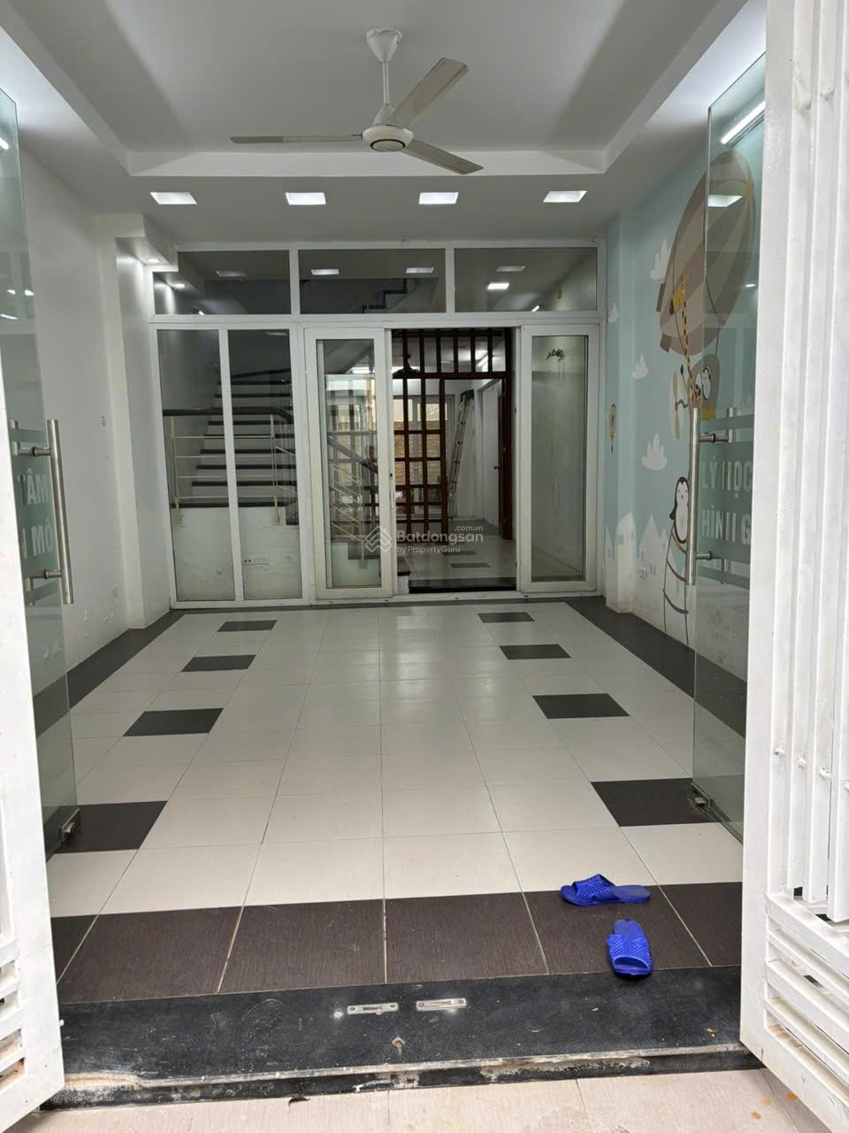 Cho thuê nhà Văn Quán 90m 4 tầng chỉ 20tr, sạch đẹp, 3 ô tô tránh. Cho thuê nhà Văn Quán 90m 4 tầng chỉ 20tr, sạch đẹp, 3 ô tô tránh.