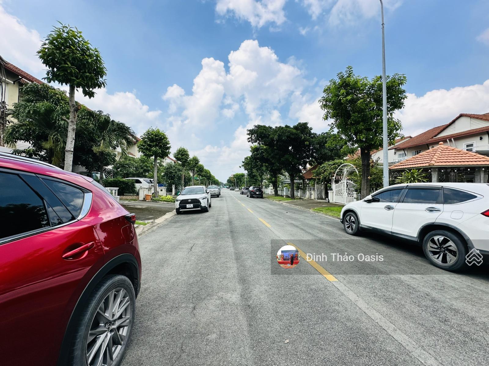 Chủ về Đài Loan nên cần bán lại Biệt thự 300m2 đẹp, giá tốt tại Oasis kế Siêu thị Aeon Mall BD Chủ về Đài Loan nên cần bán lại Biệt thự 300m2 đẹp, giá tốt tại Oasis kế Siêu thị Aeon Mall BD