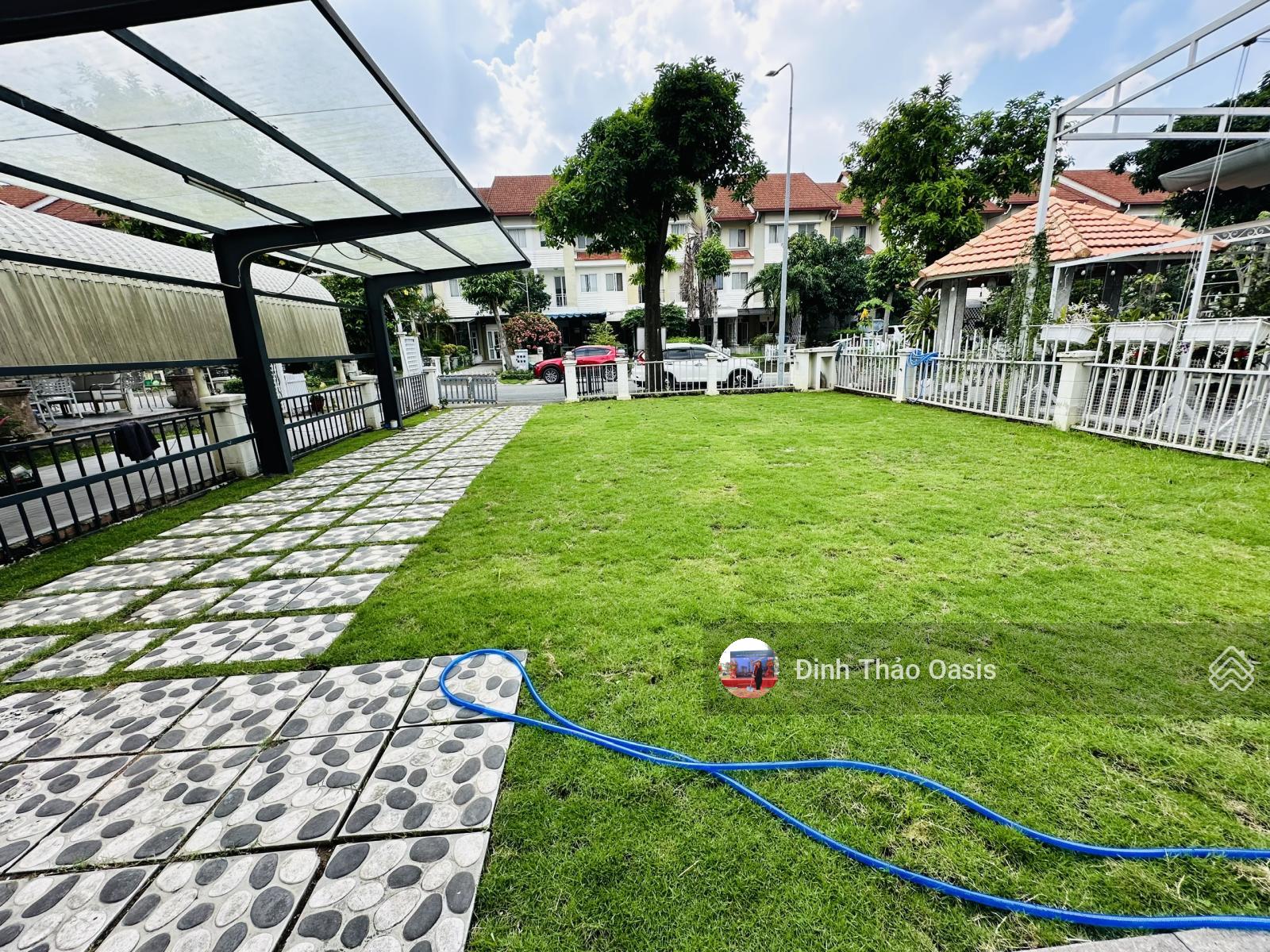 Chủ về Đài Loan nên cần bán lại Biệt thự 300m2 đẹp, giá tốt tại Oasis kế Siêu thị Aeon Mall BD Chủ về Đài Loan nên cần bán lại Biệt thự 300m2 đẹp, giá tốt tại Oasis kế Siêu thị Aeon Mall BD