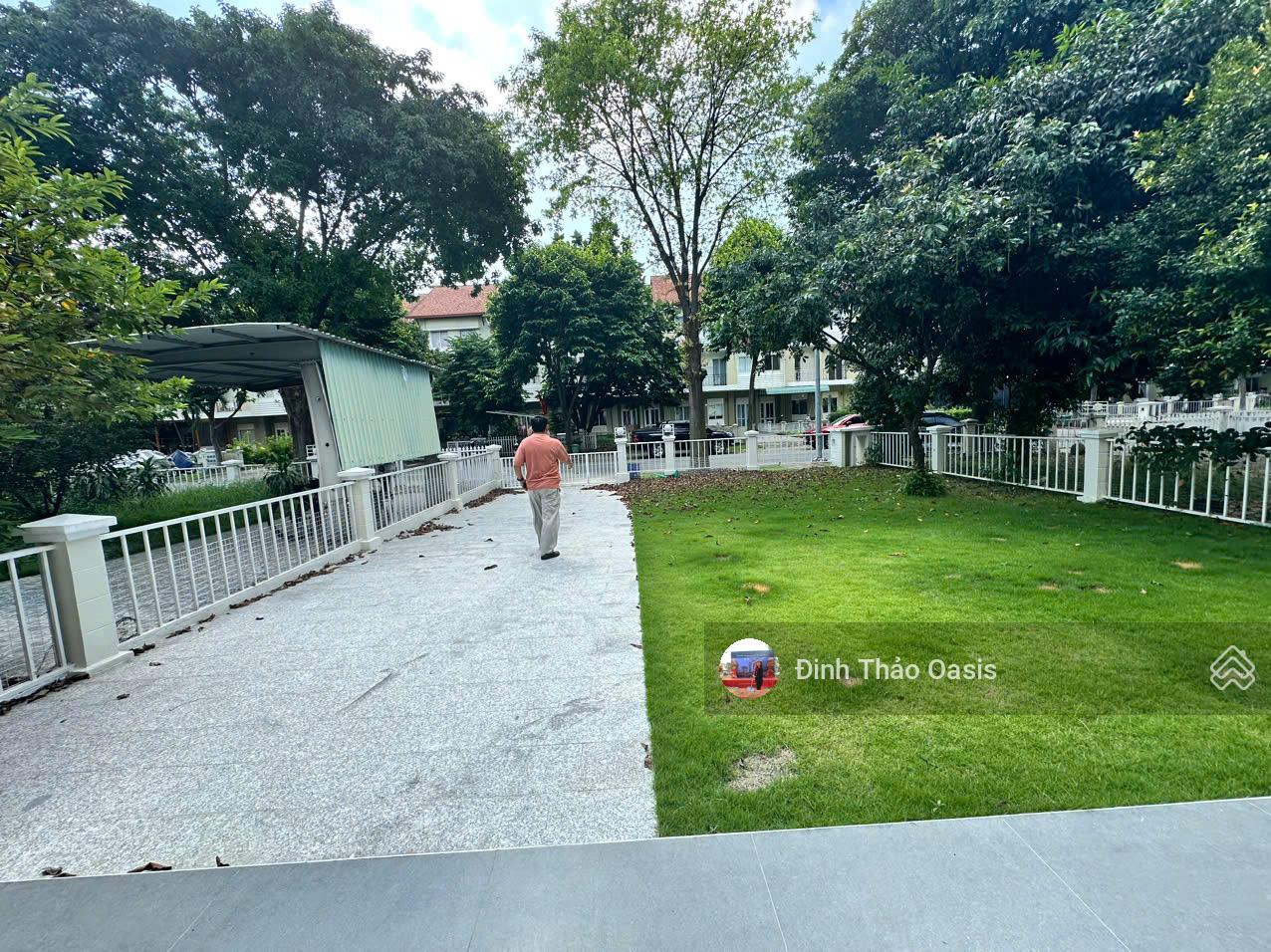 Bán Biệt thự 300m2 đang có doanh thu 28 triệu trong khu compoud Oasis, Vsip 1, Thuận An Bán Biệt thự 300m2 đang có doanh thu 28 triệu trong khu compoud Oasis, Vsip 1, Thuận An
