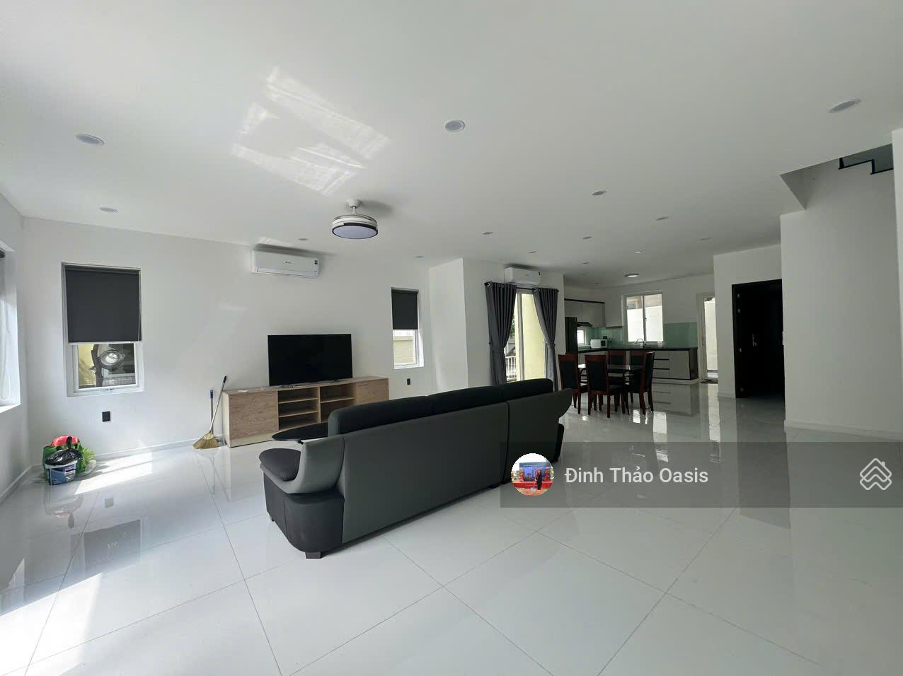 Bán Biệt thự 300m2 đang có doanh thu 28 triệu trong khu compoud Oasis, Vsip 1, Thuận An Bán Biệt thự 300m2 đang có doanh thu 28 triệu trong khu compoud Oasis, Vsip 1, Thuận An