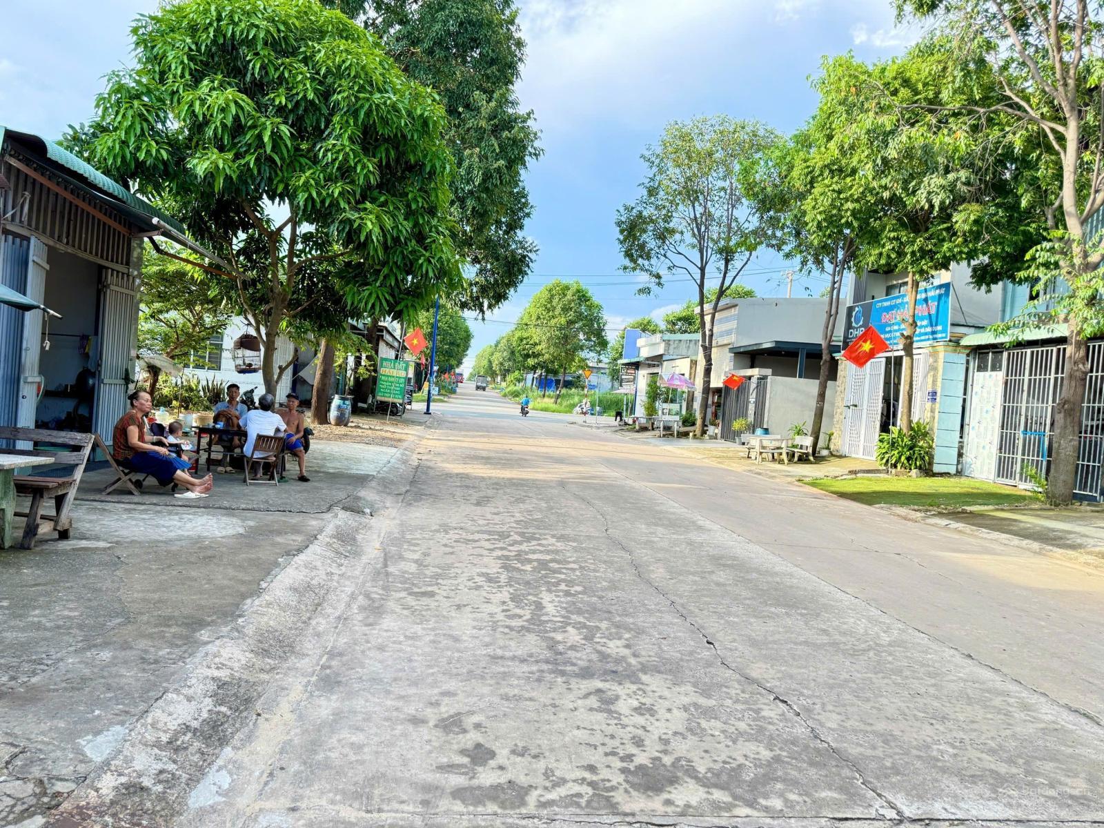 Chính chủ cần ra nhanh lô đất MT đường DL12 DT 150M2 full thổ SHR cách trạm y tế Thới Hoà chỉ 300m