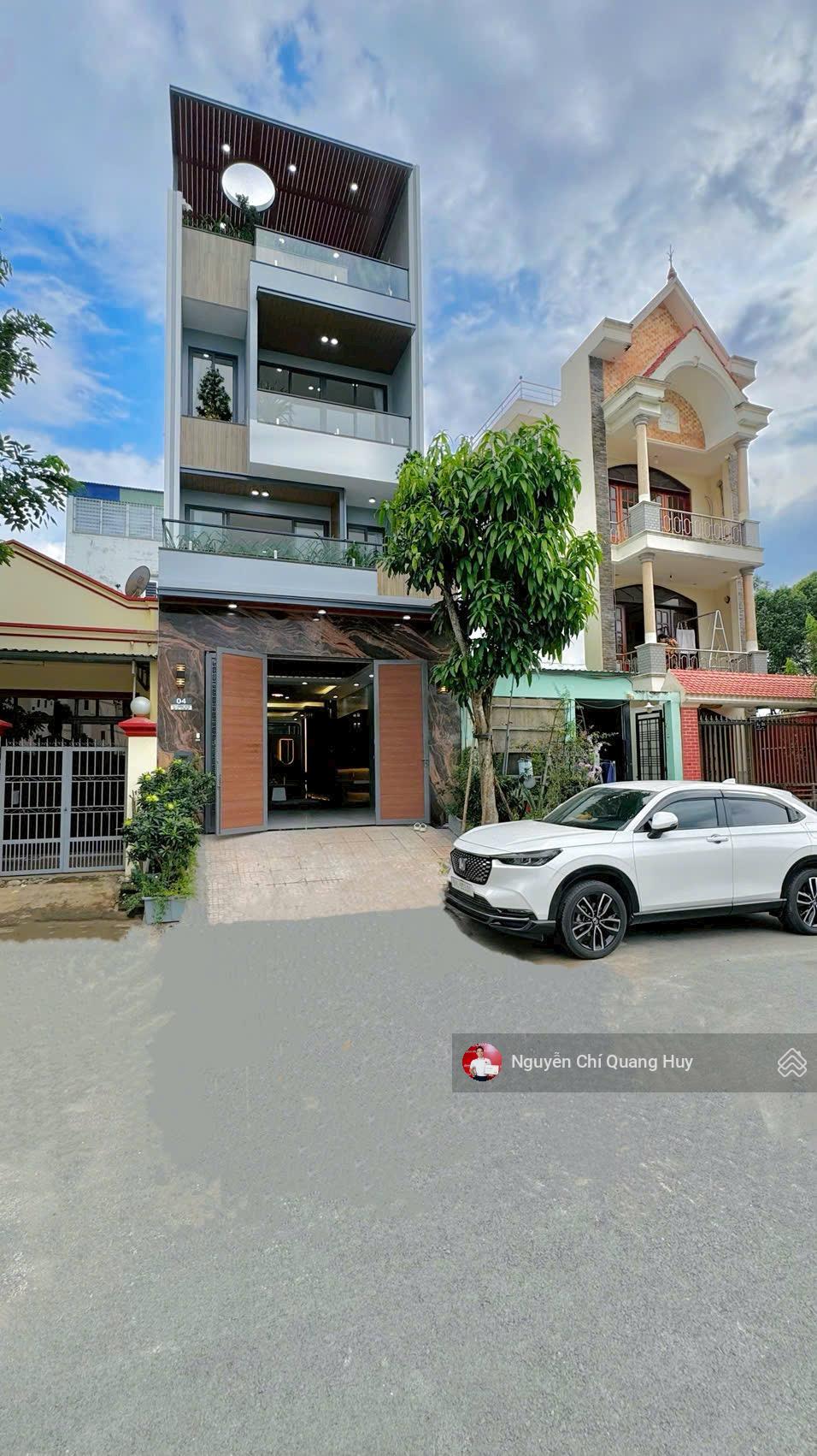 Nhà phố hiện đại - thang máy - Khu dân cư đồng bộ an ninh - Cách Phú Mỹ Hưng 300m - Giá 17,9 tỷ