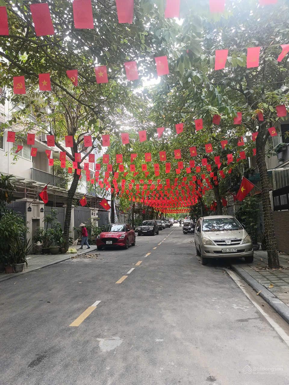 Ôi rẻ quá! Chỉ 18 tỷ sở hữu ngay liền kề 85m² tại Khu đô thị An Hưng vị trí vàng hướng Đông Nam Ôi rẻ quá! Chỉ 18 tỷ sở hữu ngay liền kề 85m² tại Khu đô thị An Hưng vị trí vàng hướng Đông Nam