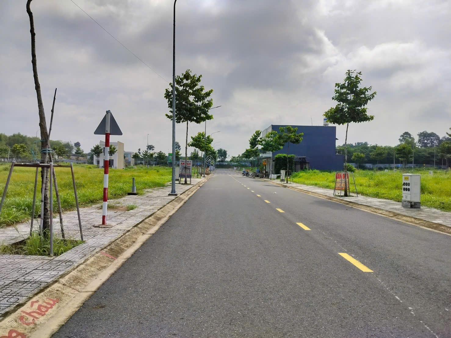 Chính chủ gửi bán lô đất thuộc khu nhà ở Hội Nghĩa DT 100m2 SHR cách KCN vsip 3 chỉ 2p di chuyển