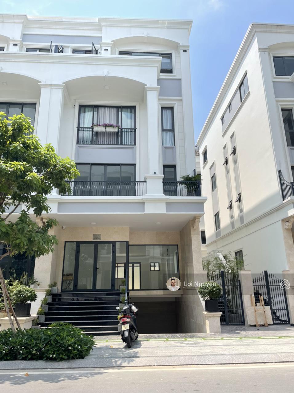 Nhà phố (9x19m) bên kênh sông trăng, hoàn thiện nội thất cao cấp, sẵn sổ hồng, giá tốt chỉ 34tỷ.