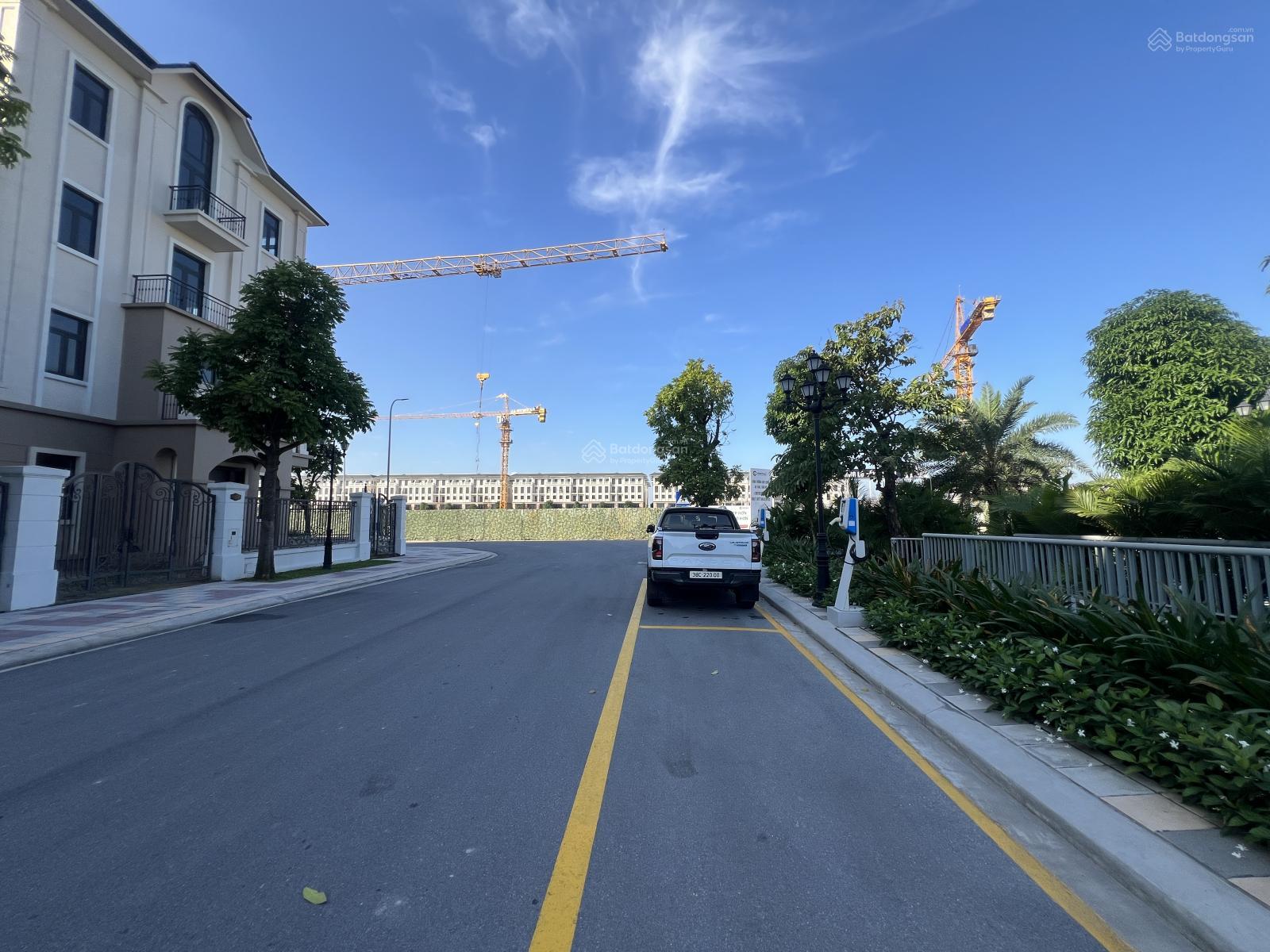 BÁN BIỆT THỰ SONG LẬP VỊNH TÂY 136 M2- VỊ TRÍ CỰC ĐẸP