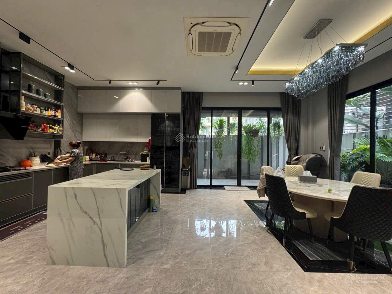 Bán nhà Đường Hoàng Trọng Mậu, KDC HIM LAM, phường Tân Hưng,Quận 7, dt 7,5x20 hầm 4 tầng giá 63 tỷ