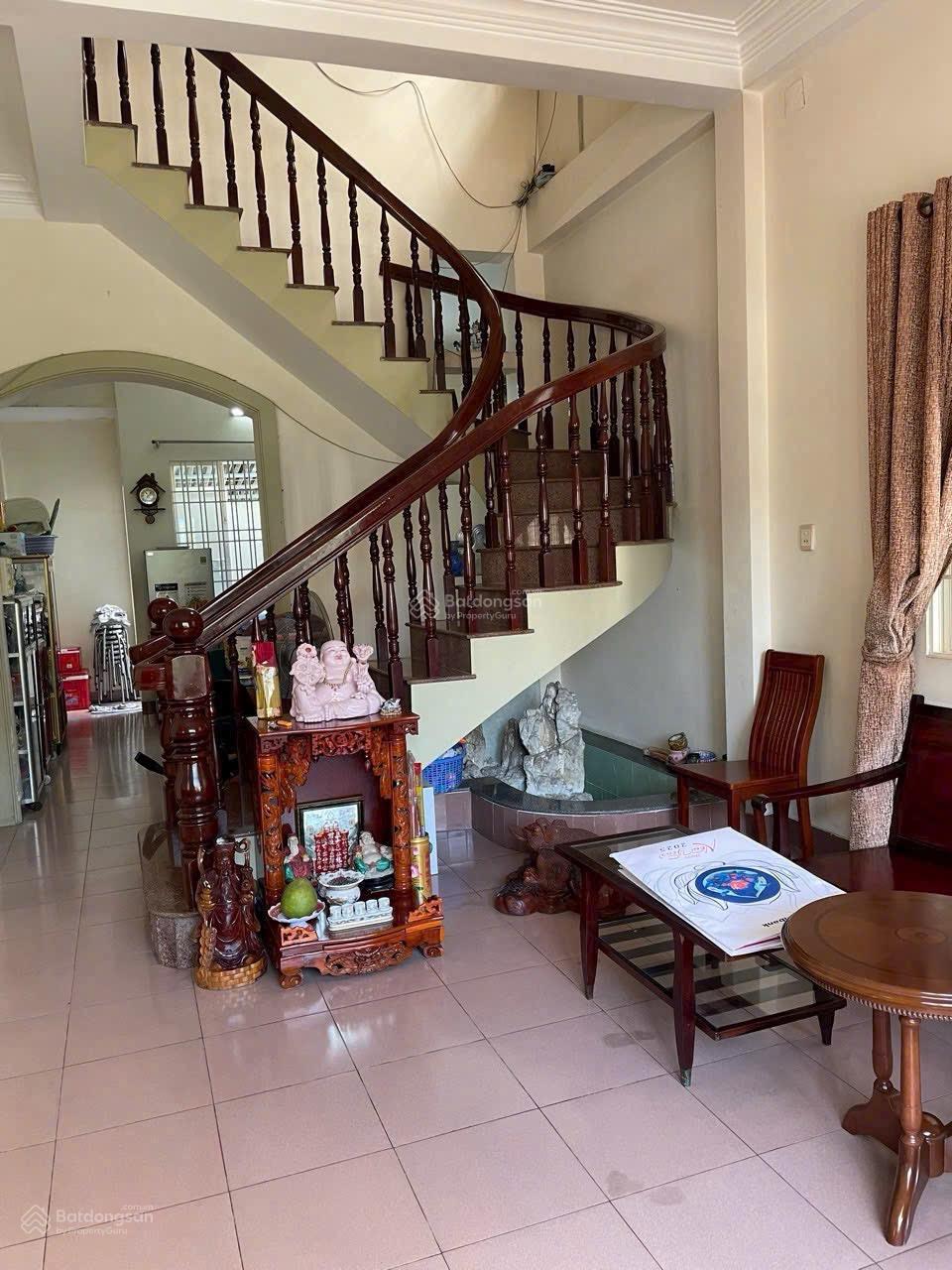 Bán nhà sổ thổ cư 1 trệt 1 lầu cách đường Cách Mạng Tháng 8 200m trung tâm giá 9,8 tỷ 0794 290 *** Bán nhà sổ thổ cư 1 trệt 1 lầu cách đường Cách Mạng Tháng 8 200m trung tâm giá 9,8 tỷ 0794 290 ***