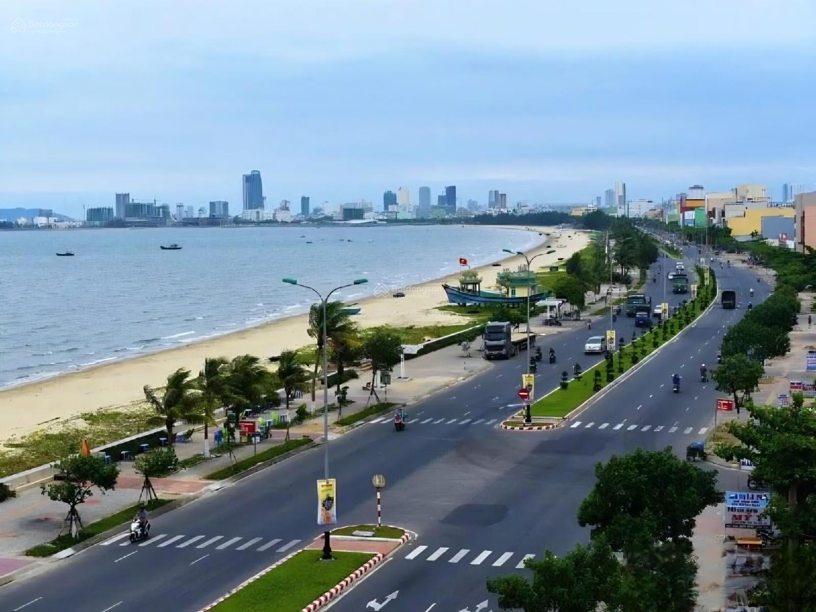 Bán cặp đất mặt tiền Nguyễn Tất Thành - 2 lô liền kề, view biển, DT 10x25m