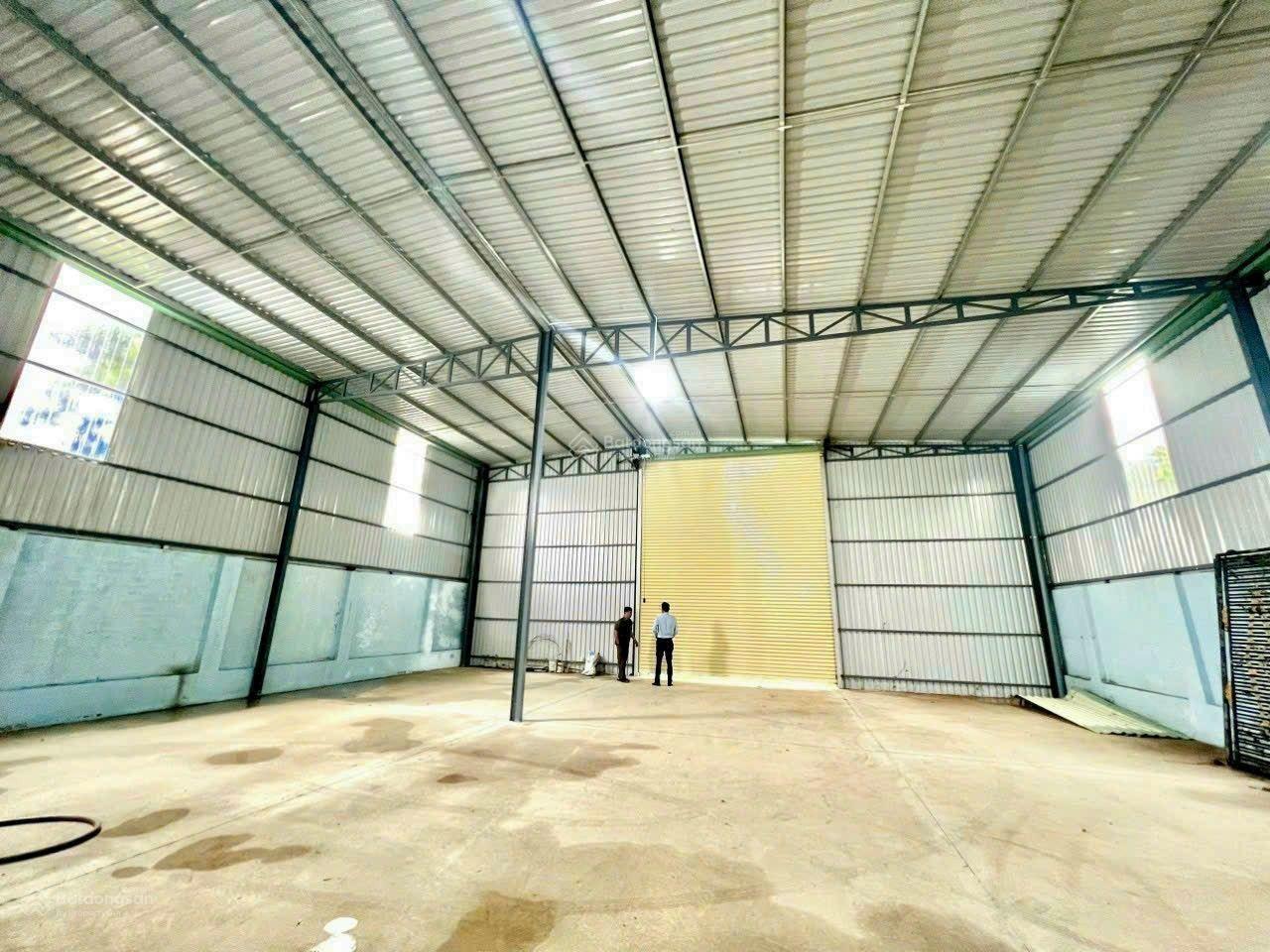 Bán kho xưởng mặt tiền Hương Lộ 2, thuộc xã lộc hưng, tổng DT=5200m2 có 120m tcu, giá 15,5 tỷ