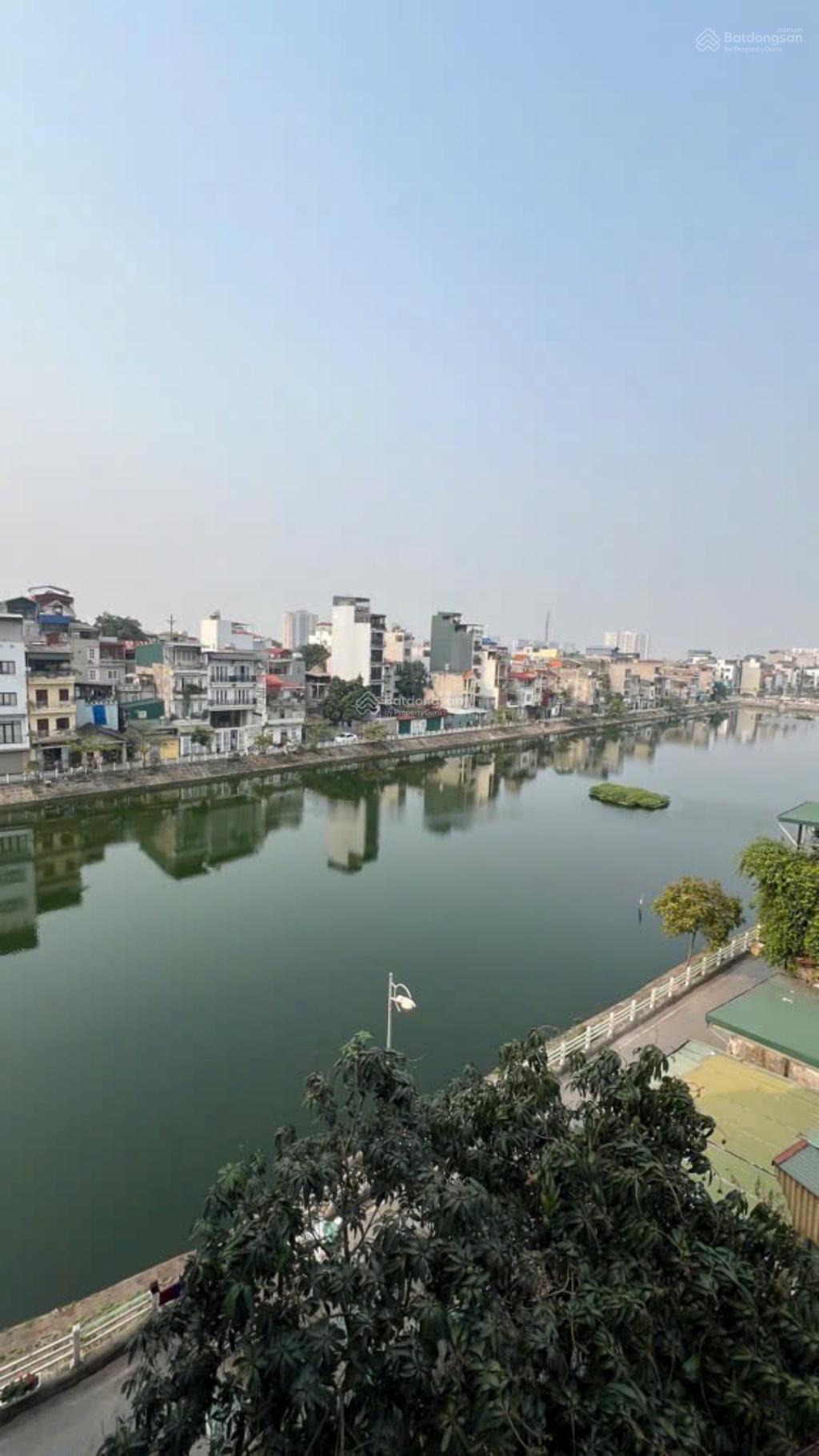 Bán đất Ngọc Lâm, Long Biên.DT: 61,8m2 MT : 9m.Vài bước ra hồ Tai Trâu lộng gió.Giá : 11 tỷ