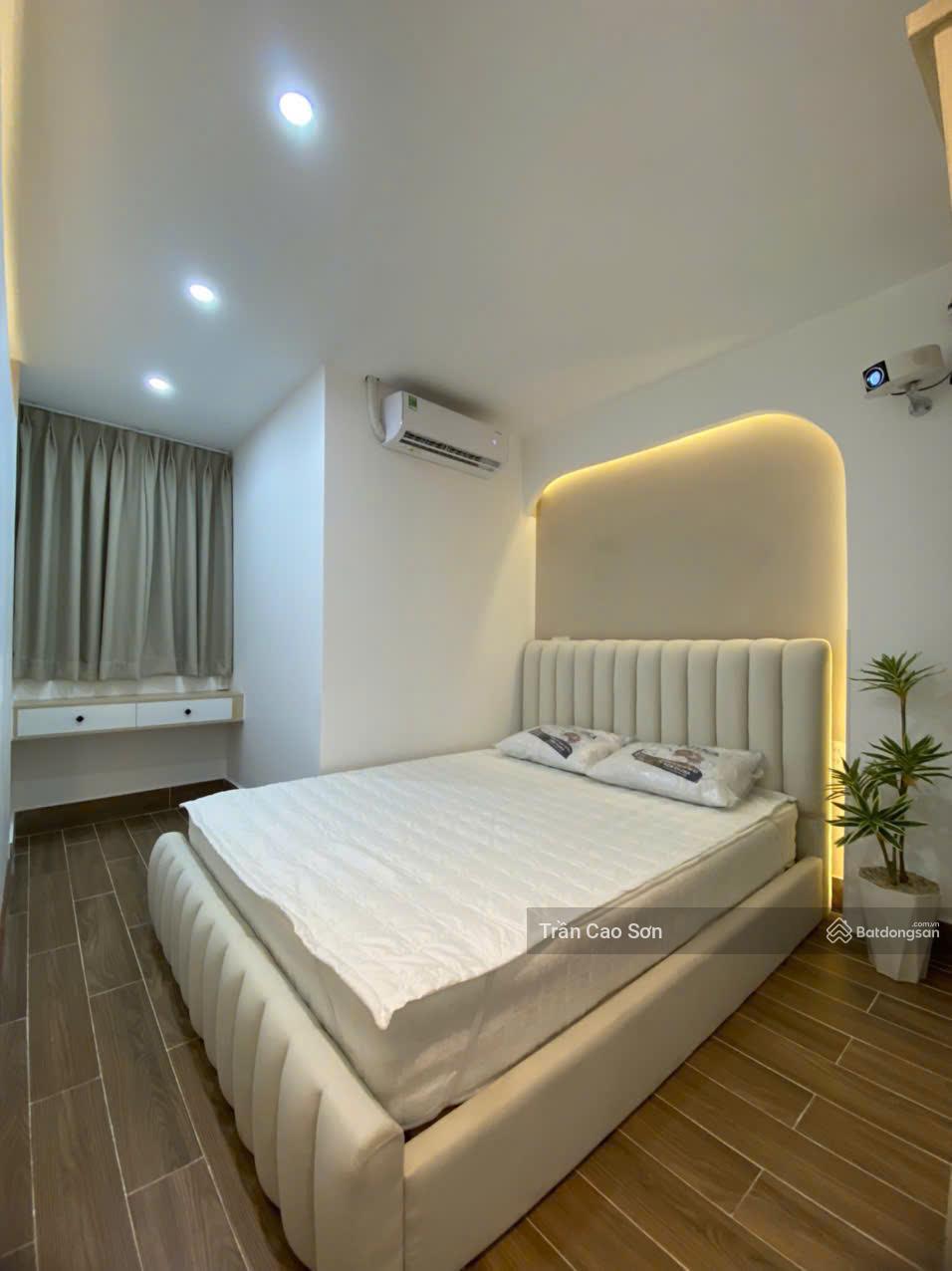 Bán nhà HXH Thành Thái,Q10(kế bên Bv 115).DT:4x20m(4 Tầng-7PN) Giá 16 tỷ LH 0908 569 *** Mr Sơn