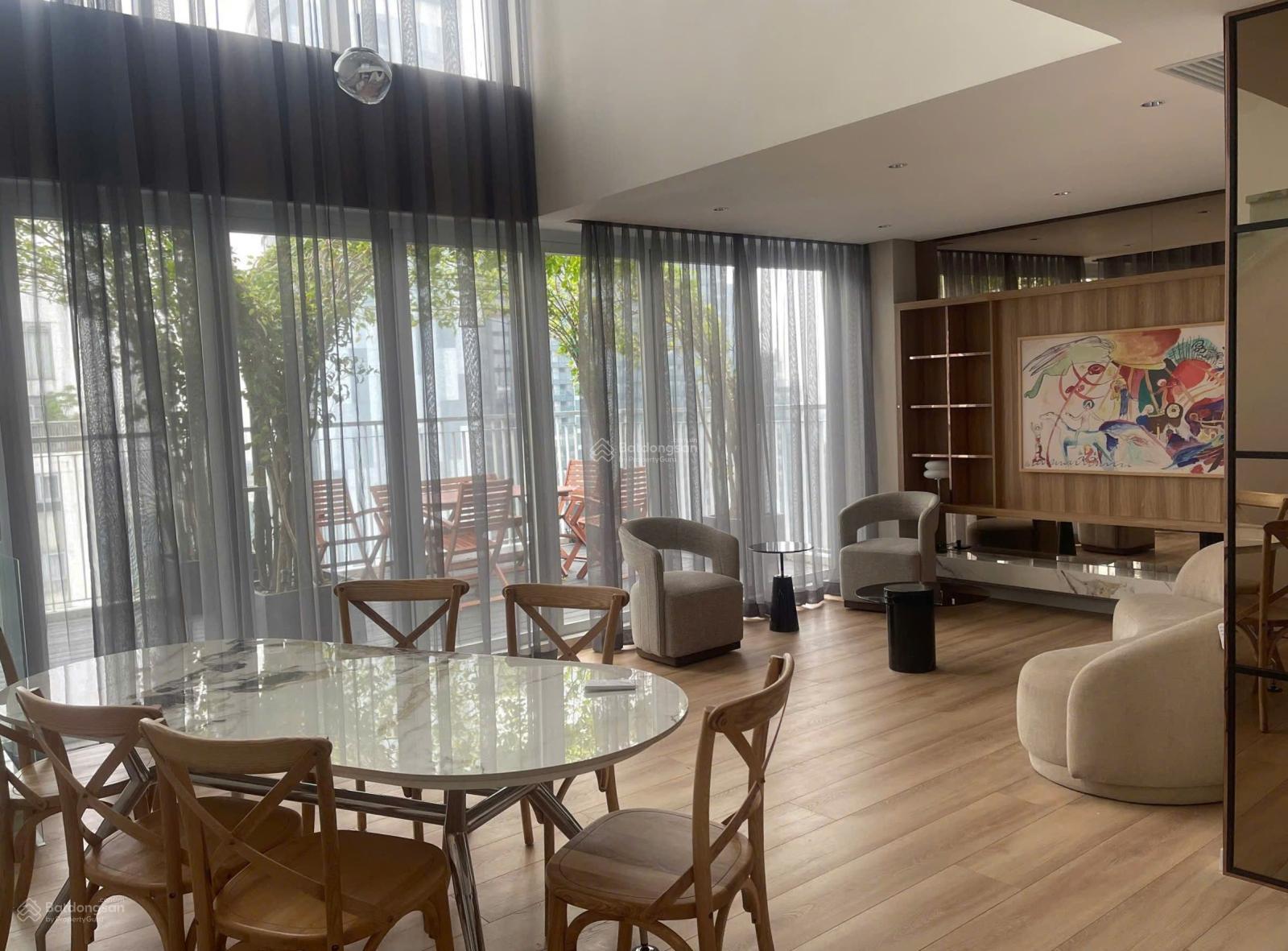 Duplex sân vườn riêng Luxgarden, 175m2, sổ hồng có sẵn