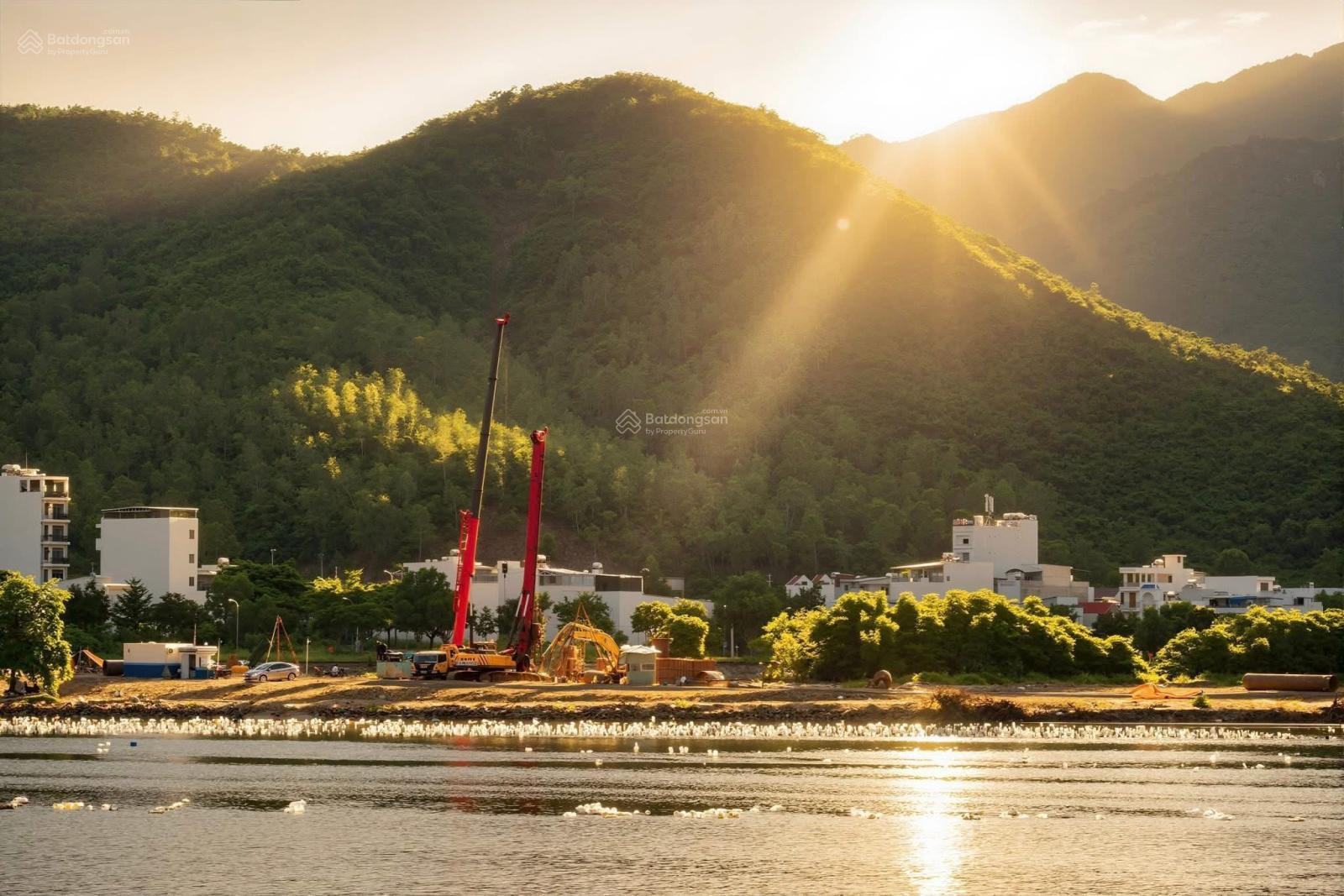 Bán Đất Nền Biệt Thự Dự Án tại KĐT Nam Sông Cái : 23 triệu / m2, 300 m2, giáp sông , thông thương