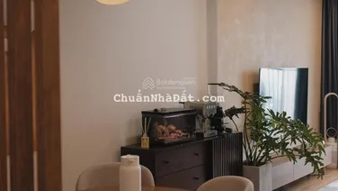 (Hiếm) Bán gấp căn 2N/2WC, DT 72m2, giá 5.68 tỷ, NTCB, hướng mát, view hồ tại Rose Town, Ngọc Hồi