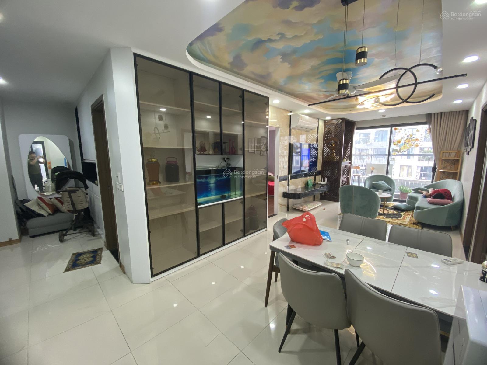 Bán gấp căn góc 3N/2WC, DT 93m2, giá 7.5 tỷ bao phí, NTCB, hướng mát, view hồ tại Rose Town, HN