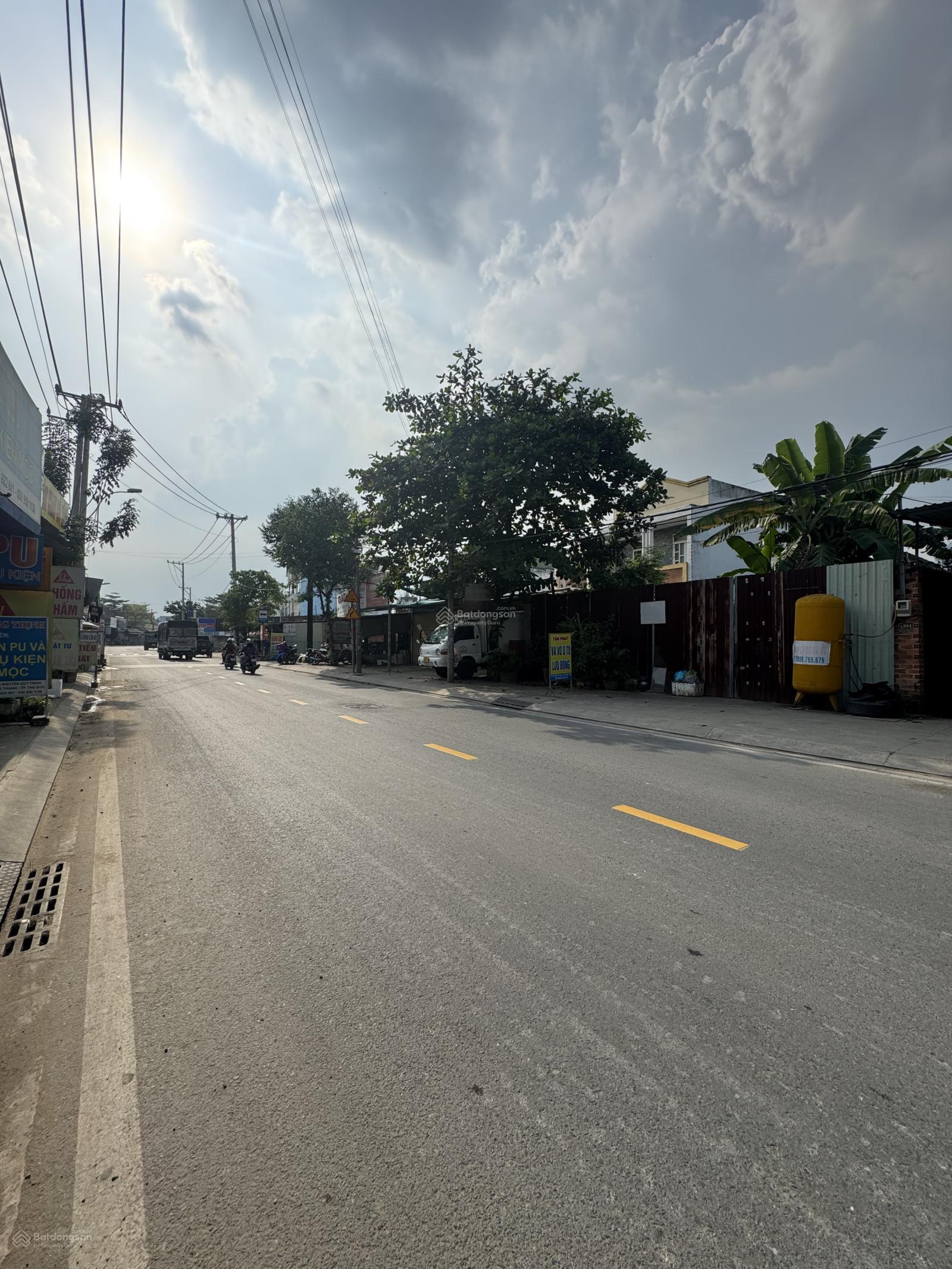 Bán gấp đất tại Nguyễn Duy Trinh , Quận 9 , 12,9 tỷ, 165m2, mặt tiền 5m, Đuờng rộng 30m