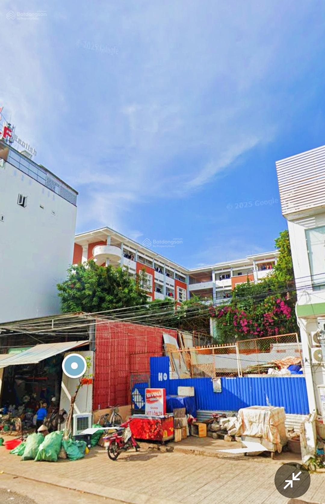 * Cho thuê toà nhà 6,5 tầng, gần biển Hòn Chồng - gần ĐH Nha Trang * Giá thuê: 50tr/ tháng.