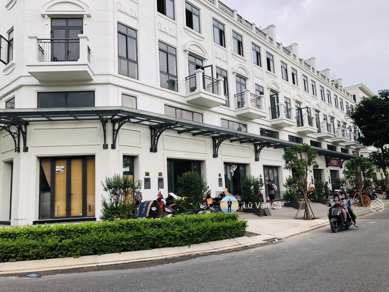 Chính chủ cần bán gấp shophouse căn góc sân vườn 7x20m full nội thất có thang máy 3 lầu giá 28 tỷ