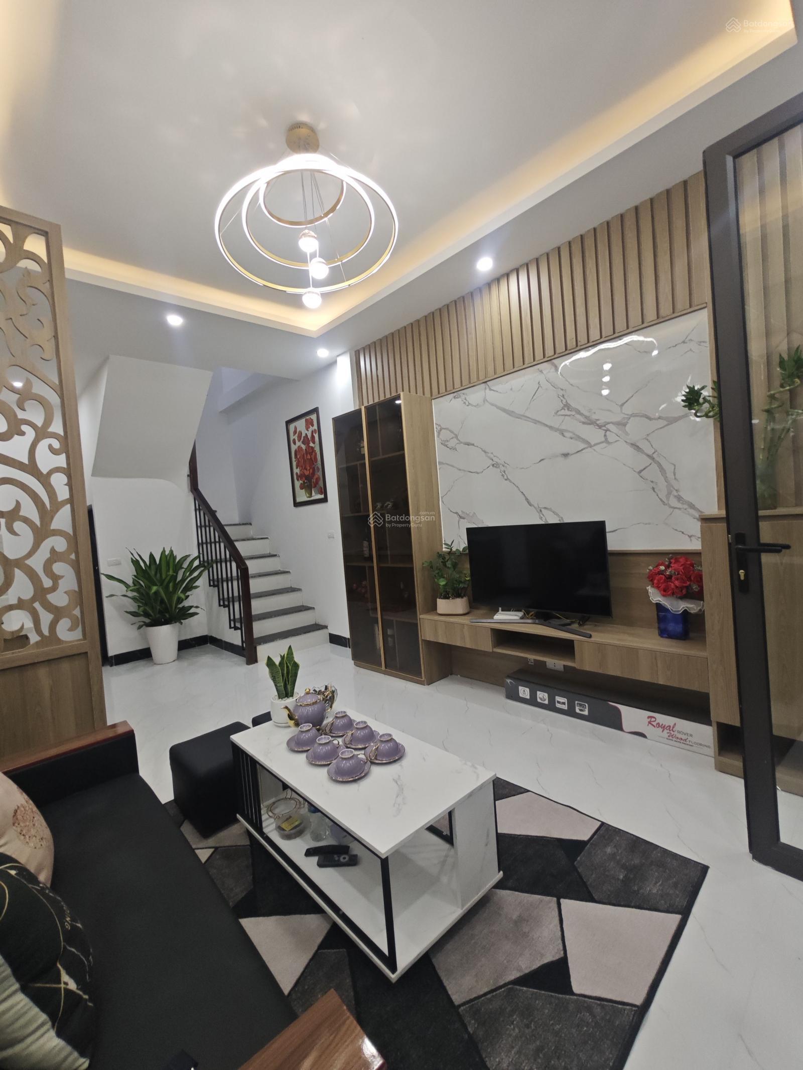 Nguyễn Văn Lộc 1 nhà ra ô tô tránh. Nhà mới 5 tầng ở luôn. Giá 7 tỷ hơn. LH 0989 388 ***0794 182 ***