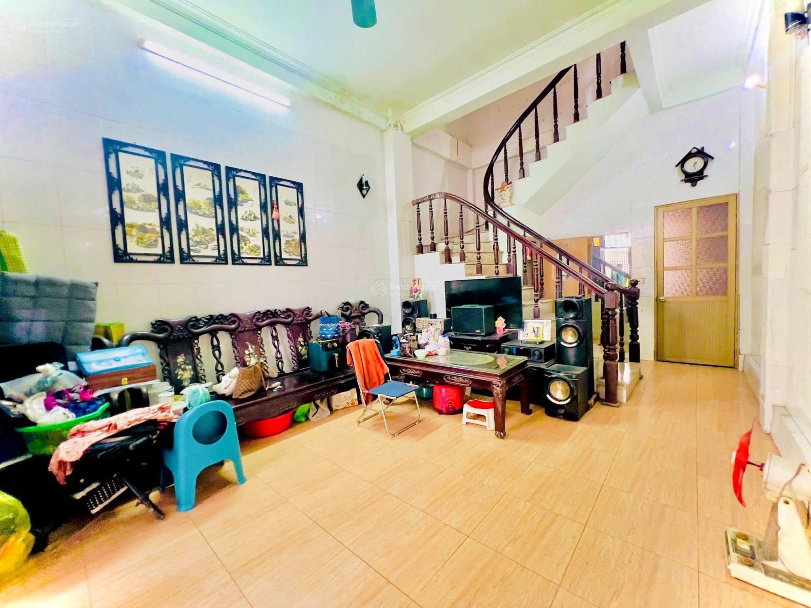 Gia Đình Cần Bán Gấp Nhà Phố Nguyễn Thái Học Phường Điện Biên Ba Đình 50m 3 Tầng Nhỉnh 16 Tỷ CÓ TL