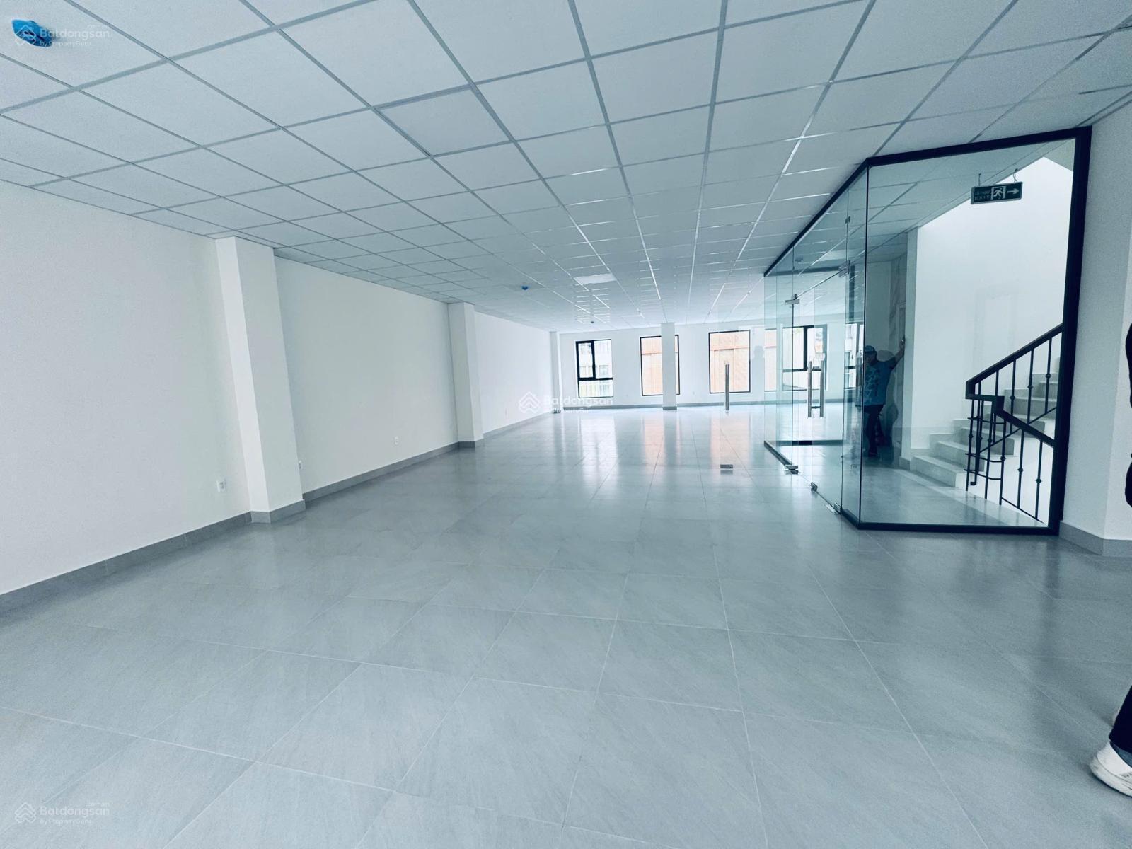 Cho thuê nhà 2 mặt tiền 149 Nguyễn Văn Cừ Quận 5