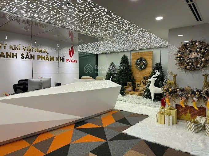 Vị trí gần Sân Bay ! Mặt tiền Phổ Quang, Tân Bình. 15x30m, Trệt 3 lầu. Giá cho thuê: 90 triệu!