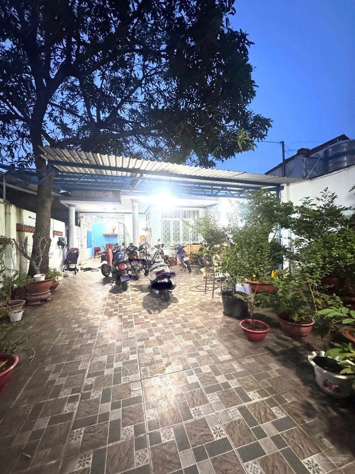 Trần Thị Cờ, Quận 12, cấp 4, 138m2, 6,4x20m, nở hậu 7m - HXH ngủ trong nhà - Chỉ 7,3 tỷ