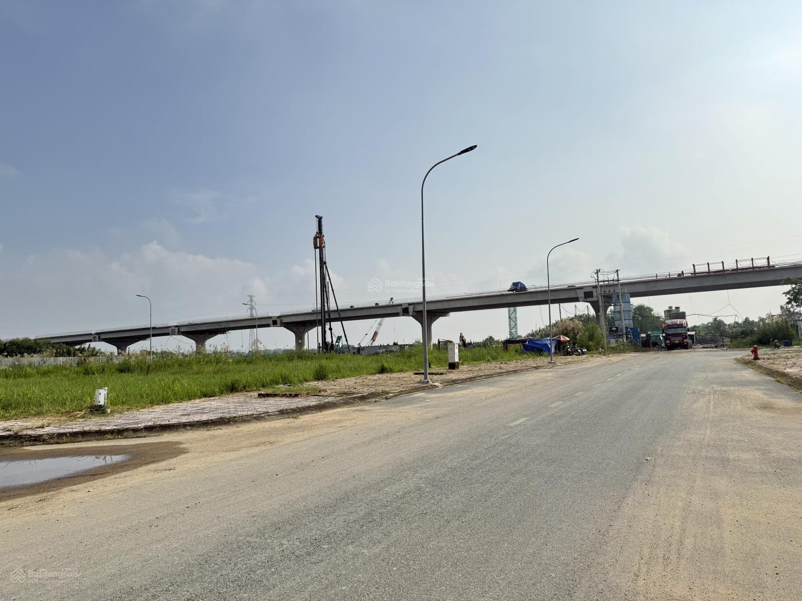 Bán nền 80m2 ngay ngã 4 đường 30m, ko dính cống, tủ điện lộ giới, đường 20m thông ra Vành Đai 3