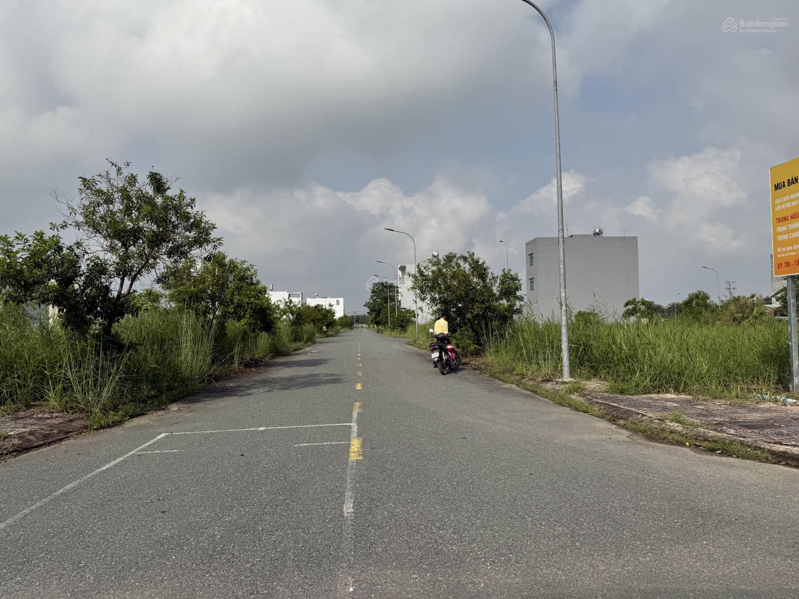 Bán nền 80m2 ngay ngã 4 đường 30m, ko dính cống, tủ điện lộ giới, đường 20m thông ra Vành Đai 3