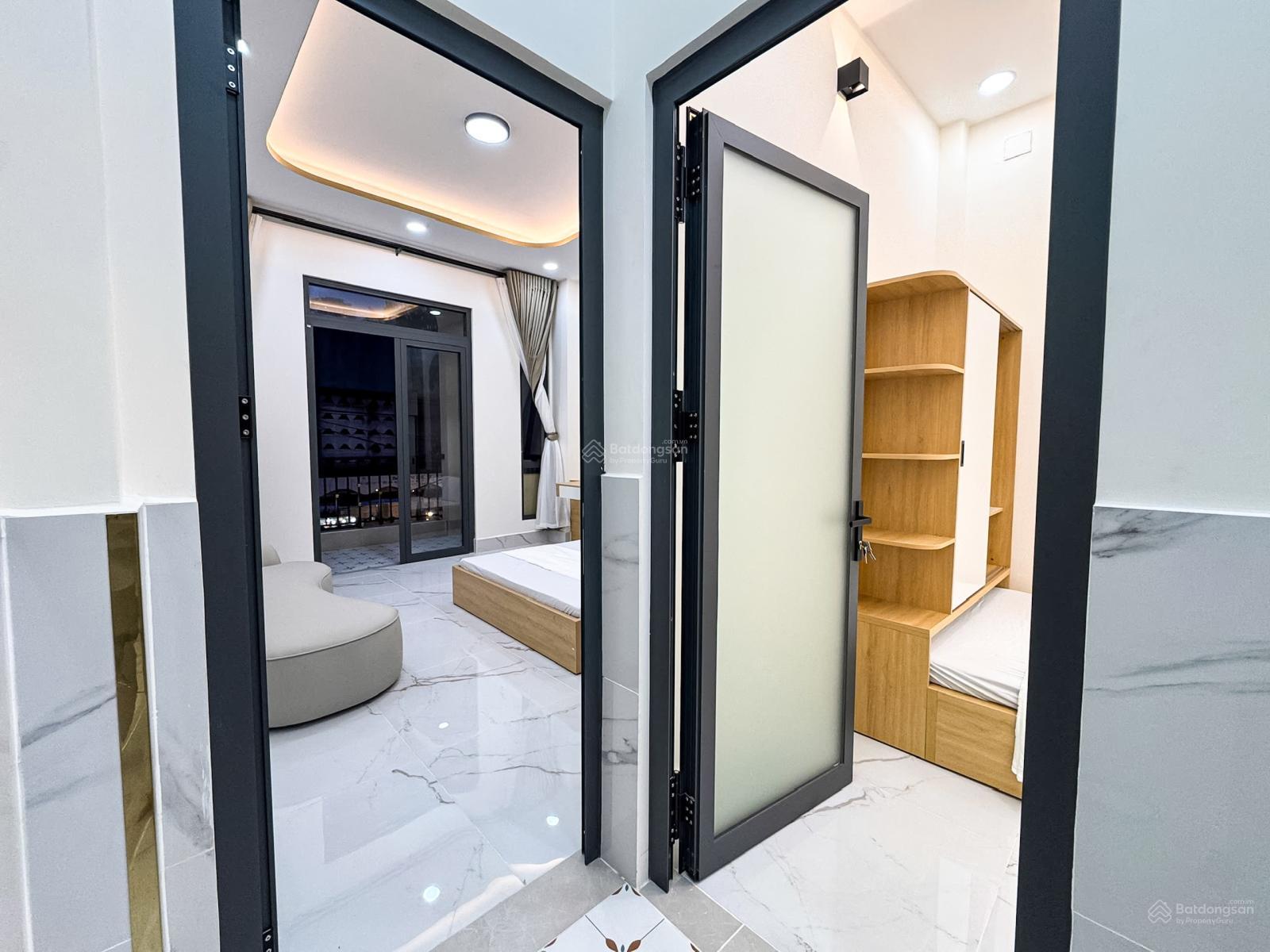 Cho thuê CHDV 2PN ban công , máy giặt riêng ngay trung tâm Q4 , sát Q1, Q7