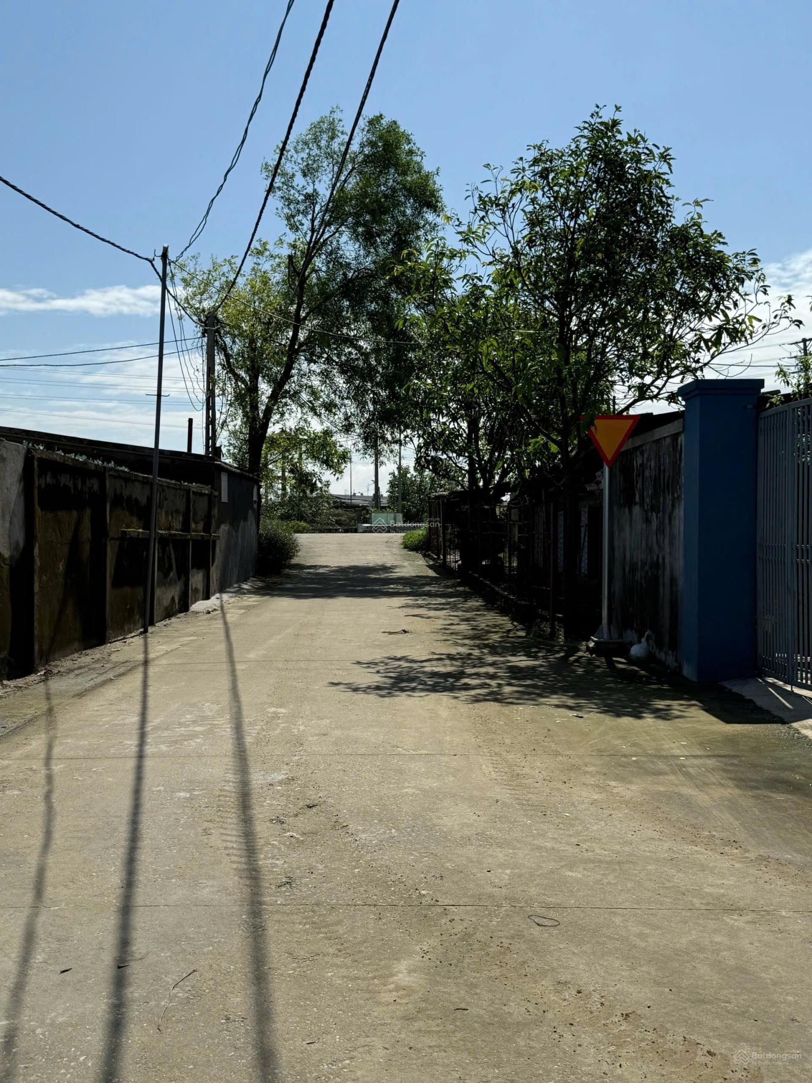 Chỉ từ 1 tỷ 030tr. Lối 2 Đại Lộ Ven Sông Lam. Cách đại lộ ven sông chỉ 20m Khu dân cư đông đúc. Chỉ từ 1 tỷ 030tr. Lối 2 Đại Lộ Ven Sông Lam. Cách đại lộ ven sông chỉ 20m Khu dân cư đông đúc.